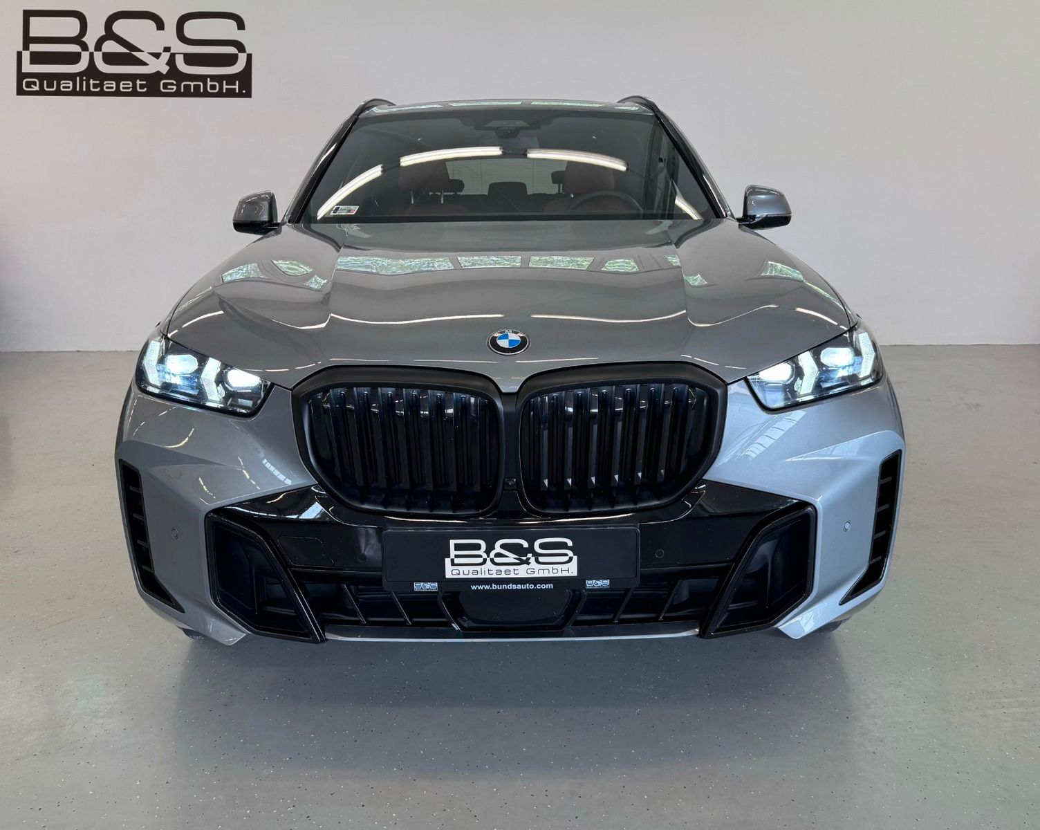 Fahrzeugabbildung BMW X5 40d xDrive MSport ACC,HUD,PANO,HARMAN,SOFTCL.