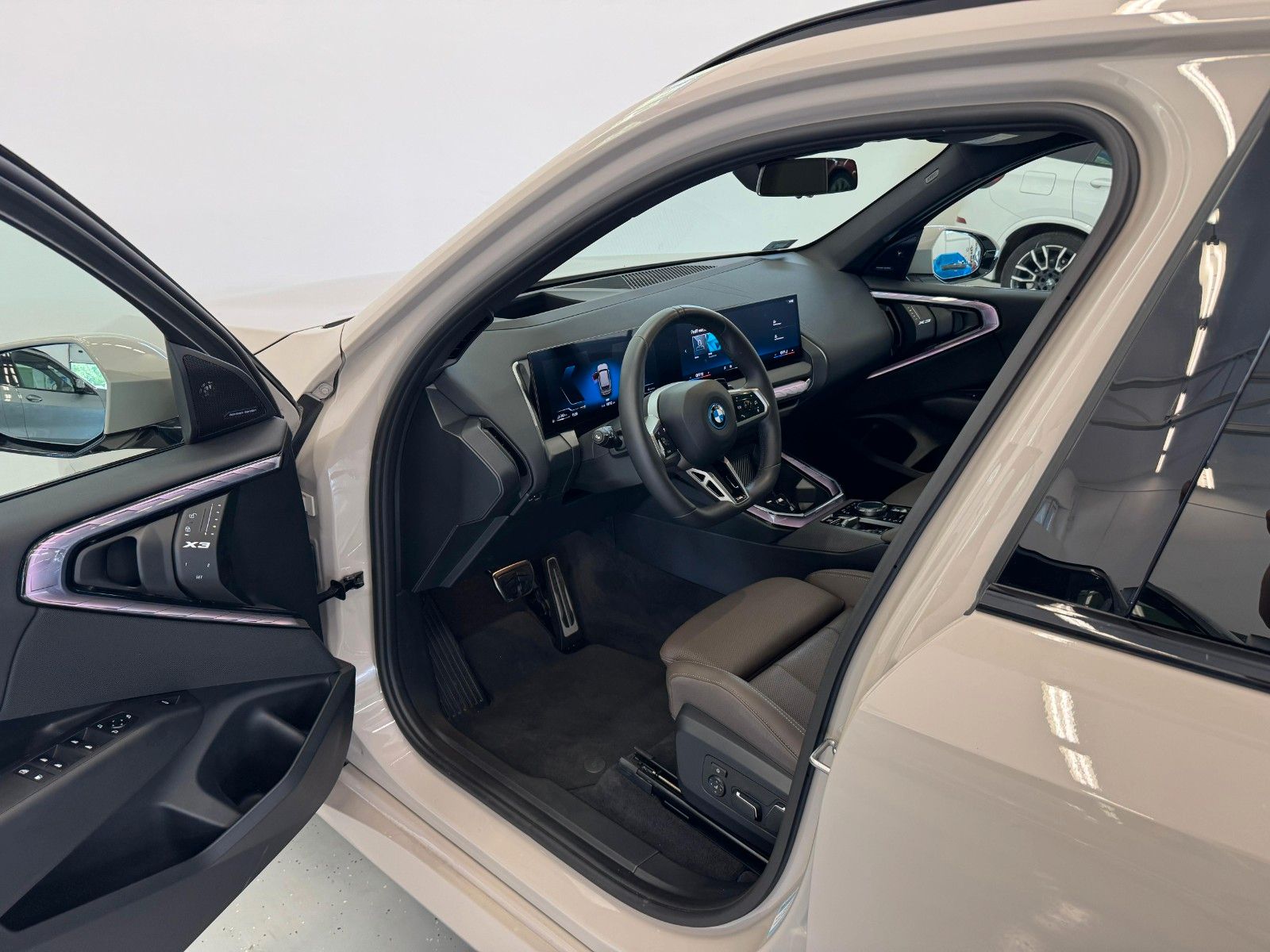 Fahrzeugabbildung BMW X3 30e xDrive MSport ACC,HUD,PANO,HARMAN,Usw