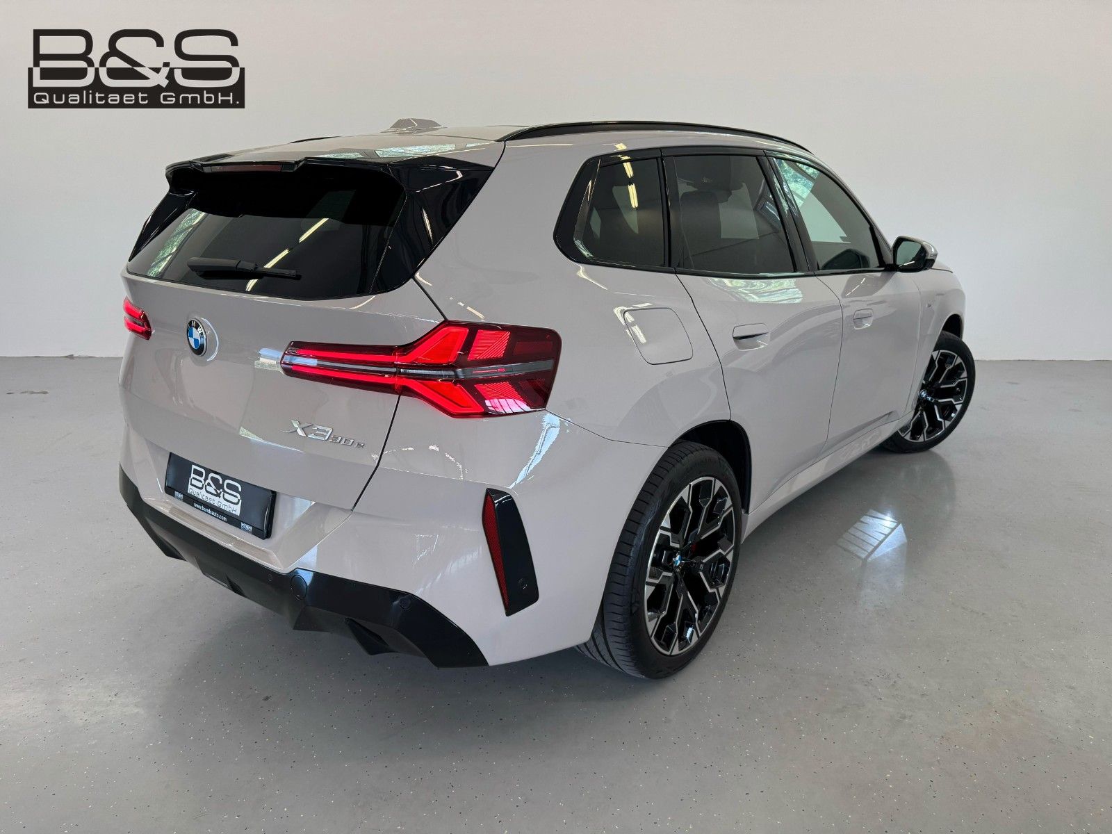 Fahrzeugabbildung BMW X3 30e xDrive MSport ACC,HUD,PANO,HARMAN,Usw