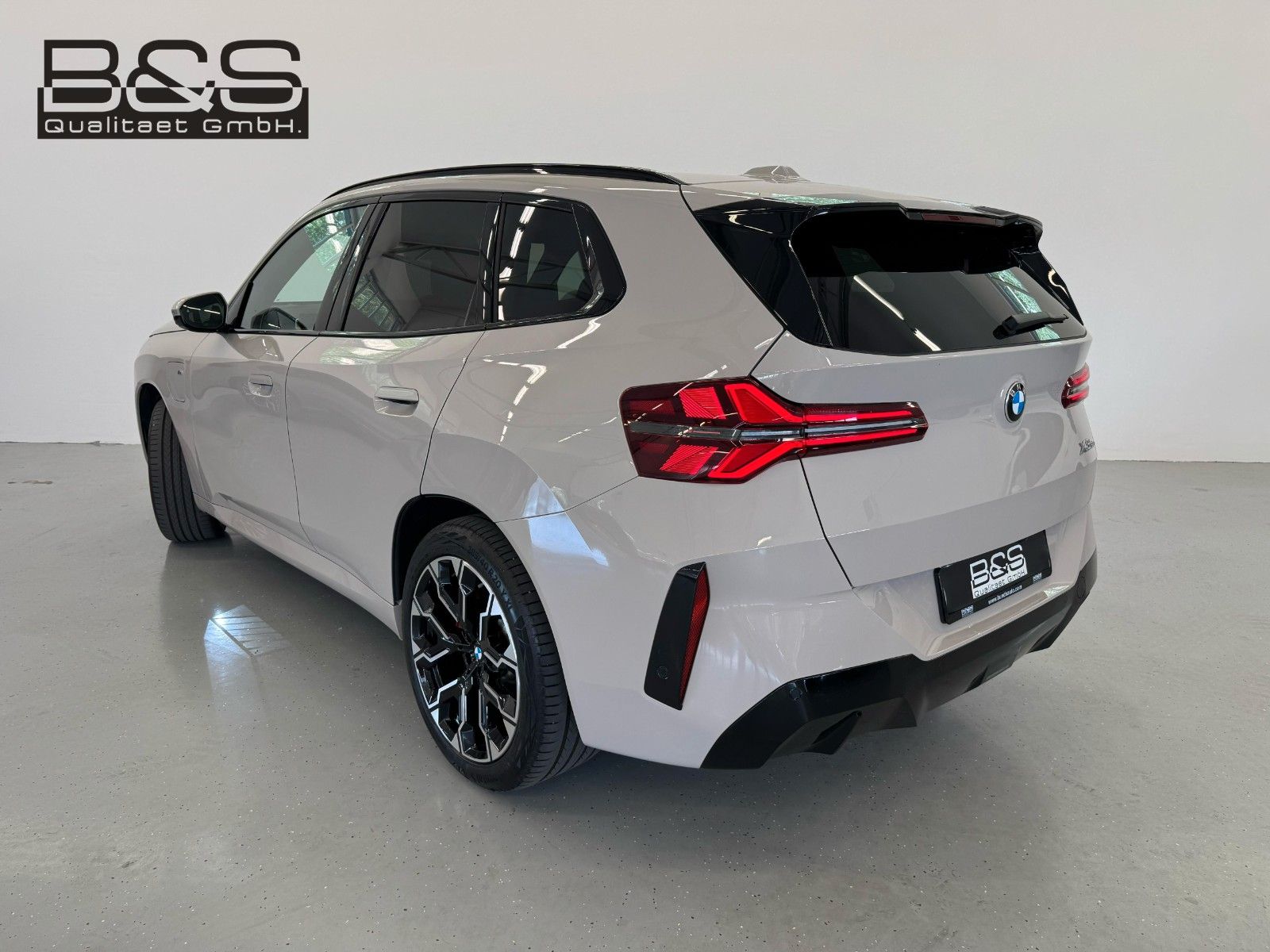 Fahrzeugabbildung BMW X3 30e xDrive MSport ACC,HUD,PANO,HARMAN,Usw