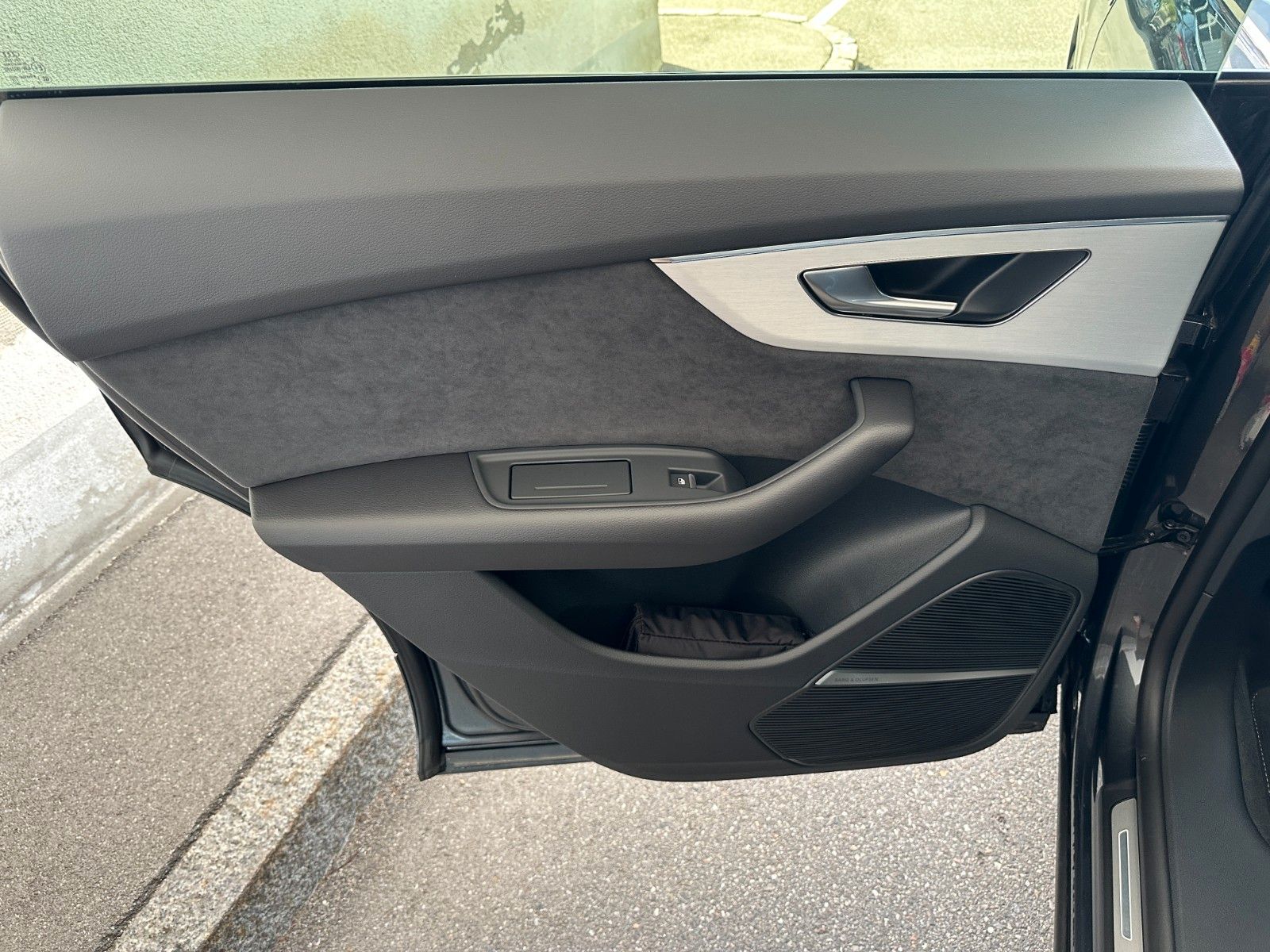 Fahrzeugabbildung Audi Q8 50 TDI quattro ACC,HUD,PANO,B&O,LUFT,AHK,22"