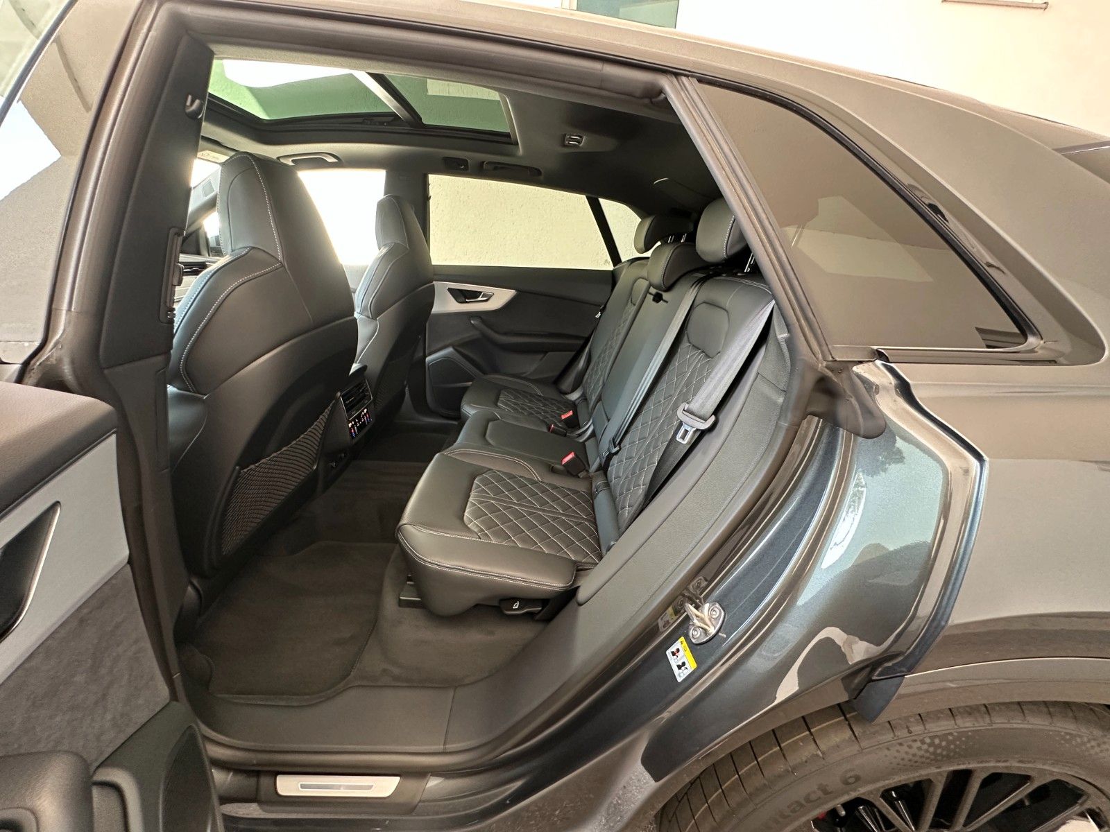 Fahrzeugabbildung Audi Q8 50 TDI quattro ACC,HUD,PANO,B&O,LUFT,AHK,22"