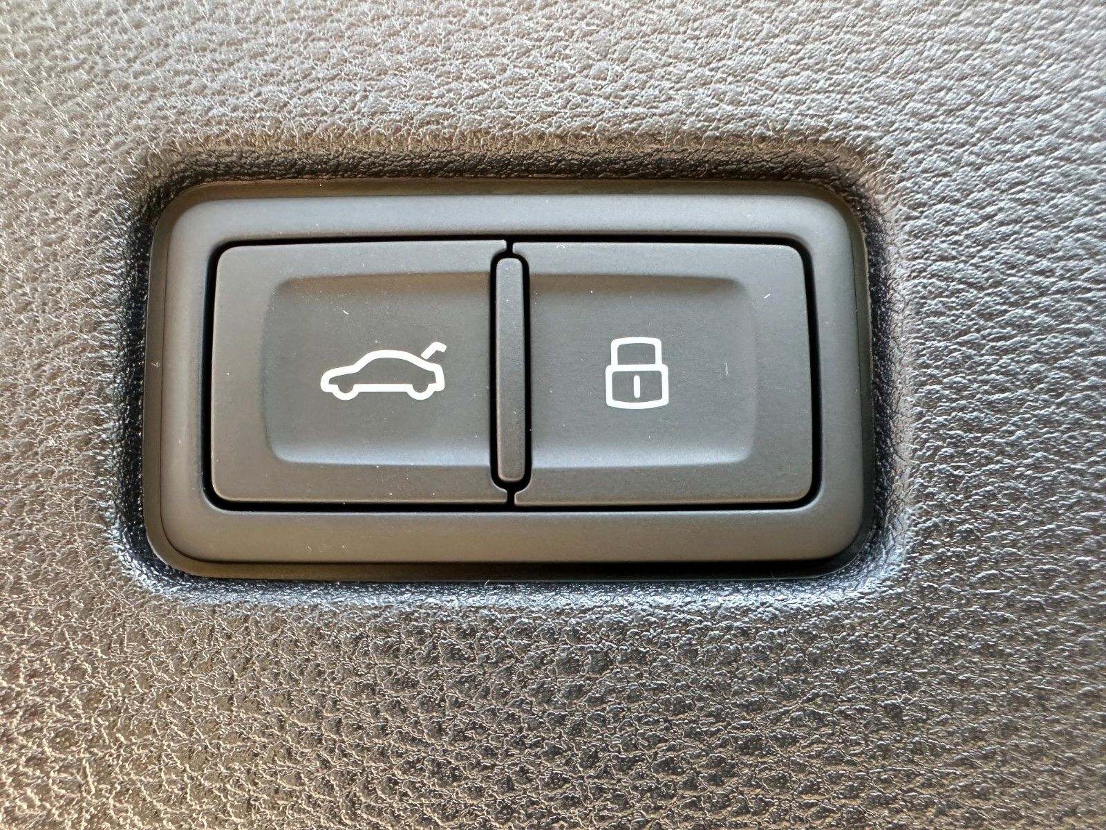 Fahrzeugabbildung Audi Q8 50 TDI quattro ACC,HUD,PANO,B&O,LUFT,AHK,22"