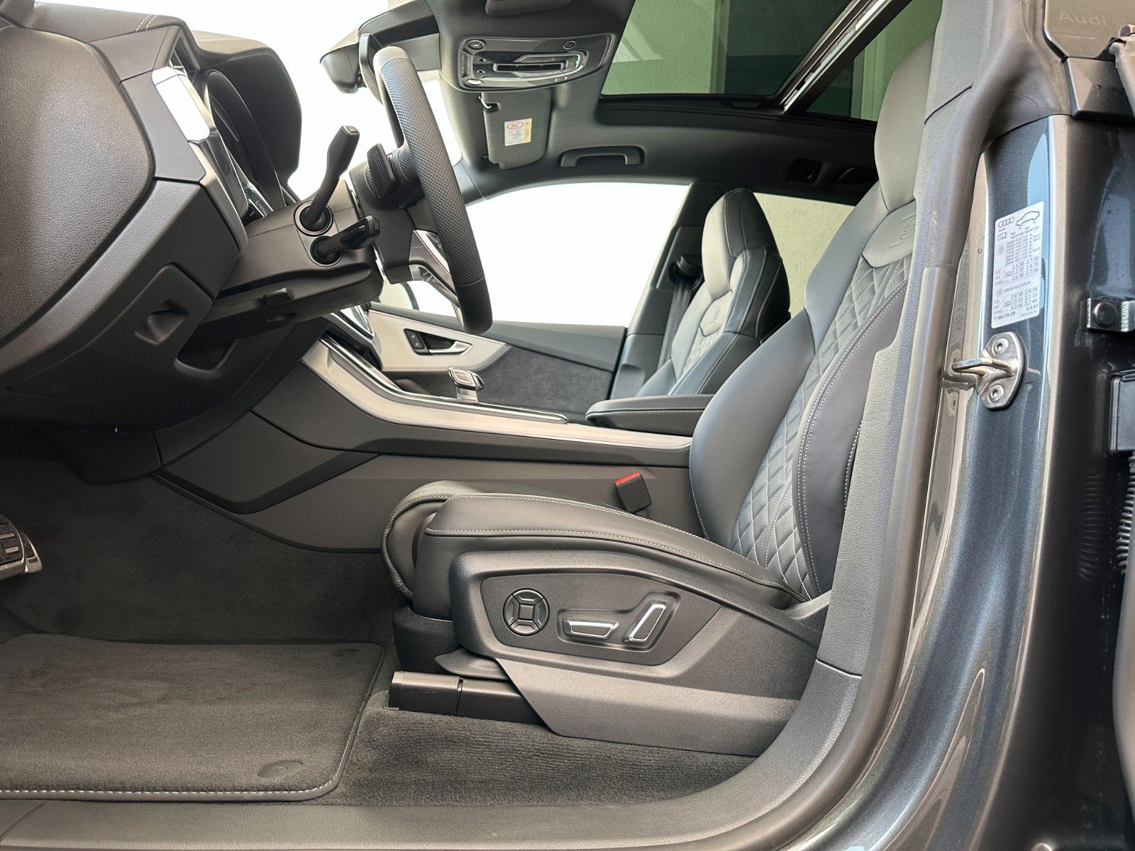 Fahrzeugabbildung Audi Q8 50 TDI quattro ACC,HUD,PANO,B&O,LUFT,MATRIX..