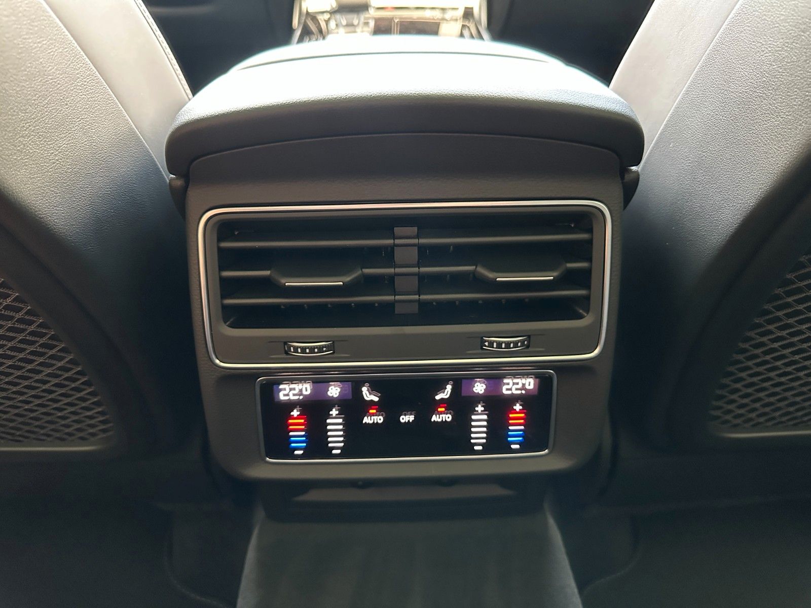 Fahrzeugabbildung Audi Q8 50 TDI quattro ACC,HUD,PANO,B&O,LUFT,MATRIX..