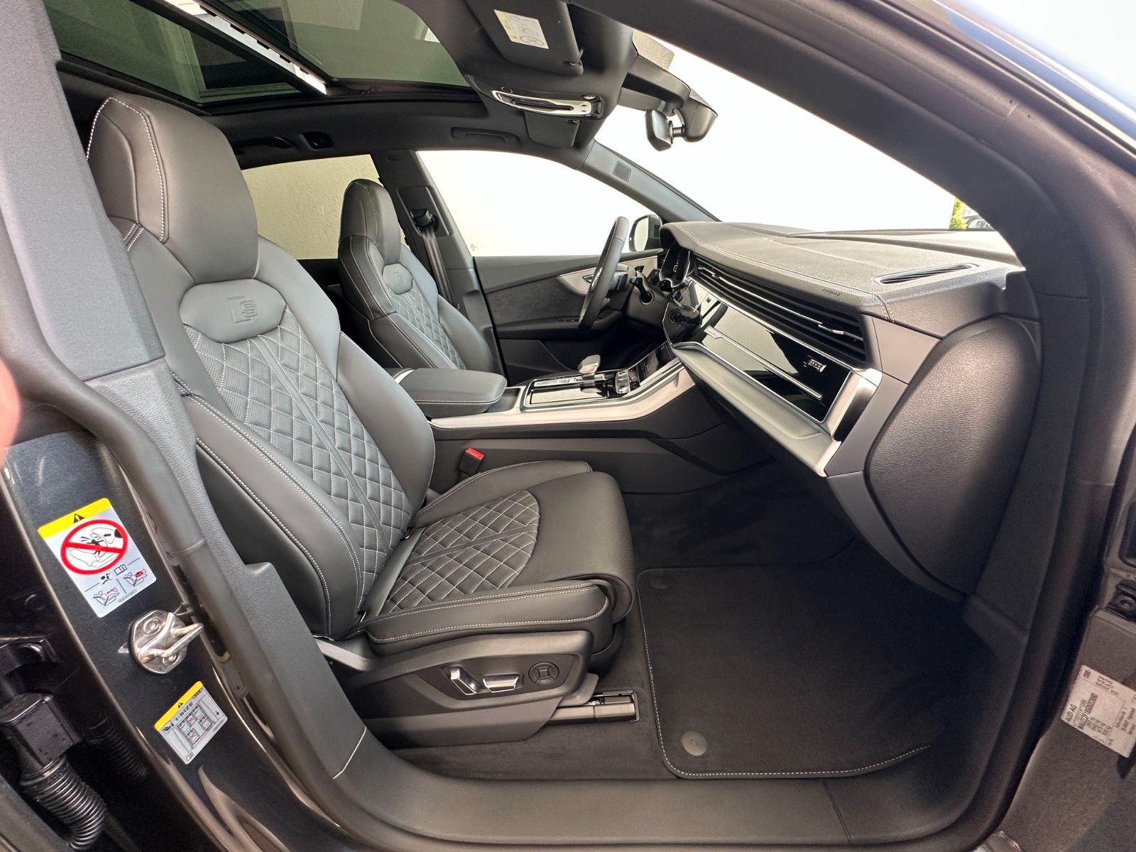 Fahrzeugabbildung Audi Q8 50 TDI quattro ACC,HUD,PANO,B&O,LUFT,MATRIX..