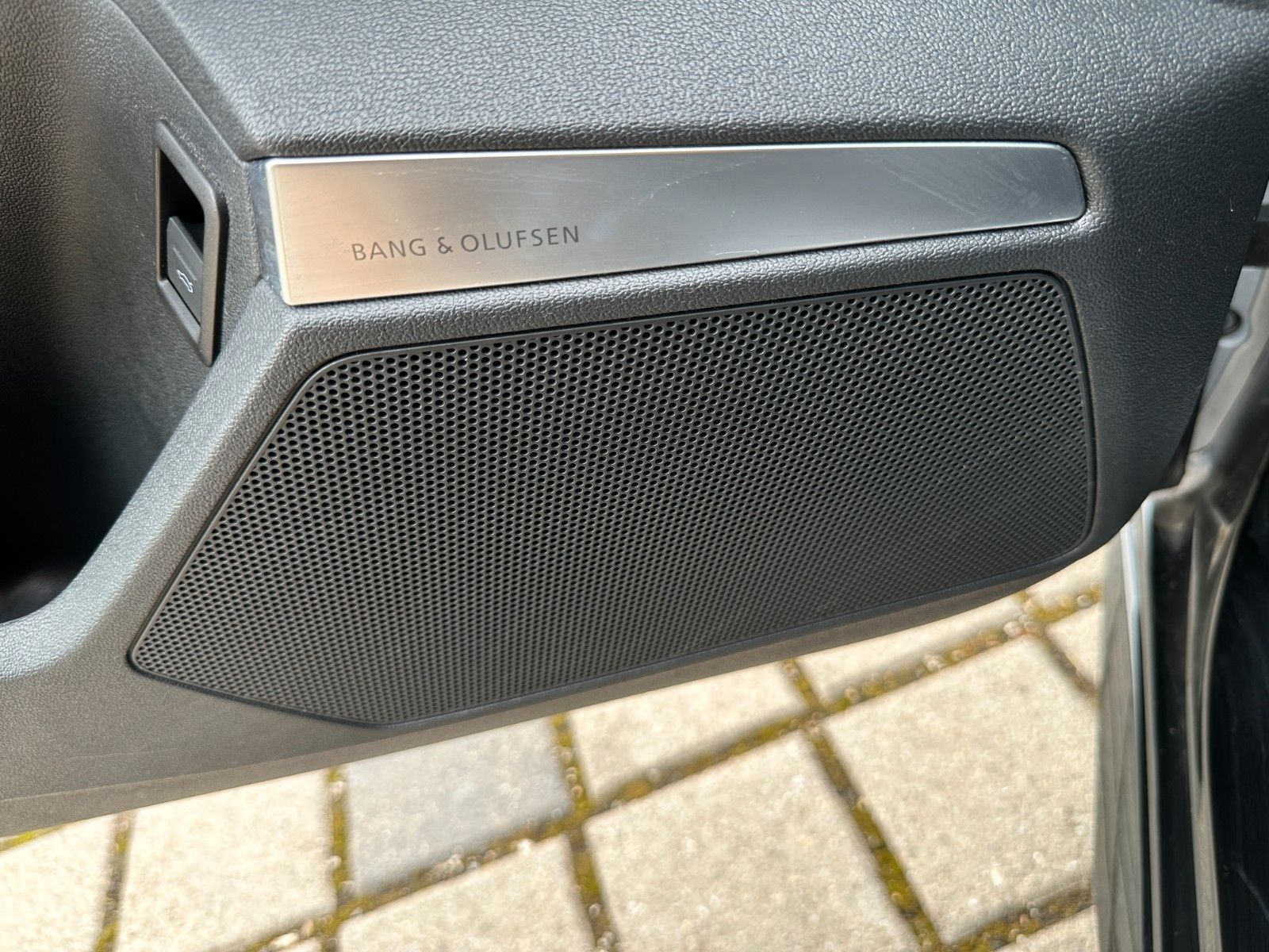 Fahrzeugabbildung Audi S3 Lim. 2.0 TFSI quattro ACC,HUD,PANO,B&O,MATRIX