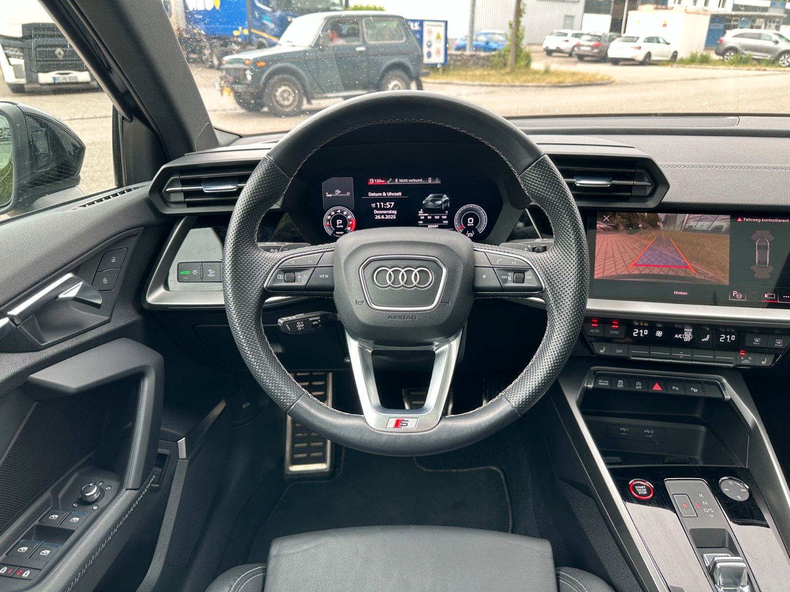 Fahrzeugabbildung Audi S3 Lim. 2.0 TFSI quattro ACC,HUD,PANO,B&O,MATRIX