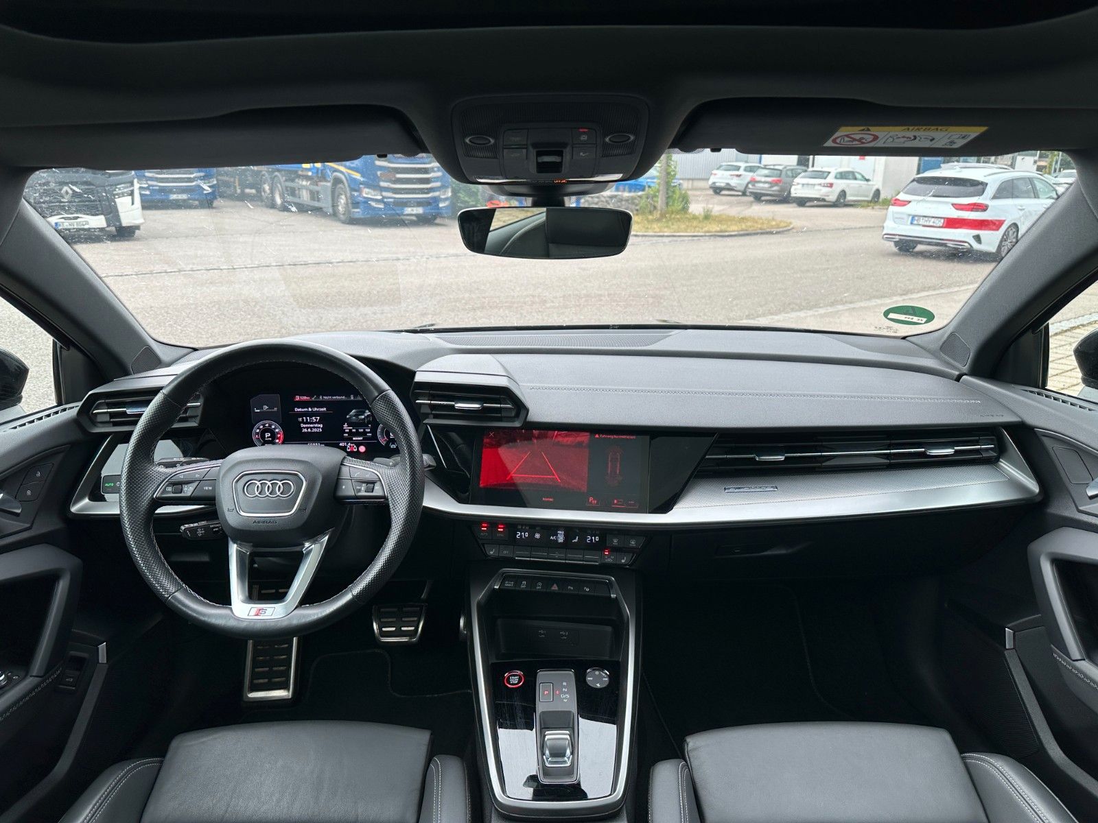 Fahrzeugabbildung Audi S3 Lim. 2.0 TFSI quattro ACC,HUD,PANO,B&O,MATRIX