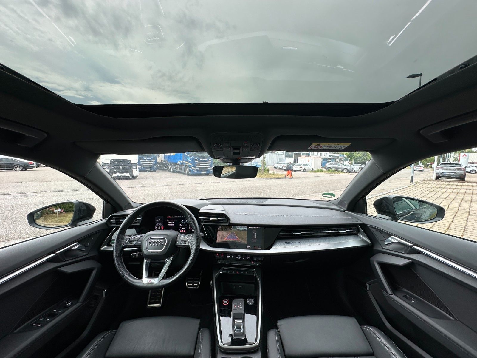 Fahrzeugabbildung Audi S3 Lim. 2.0 TFSI quattro ACC,HUD,PANO,B&O,MATRIX