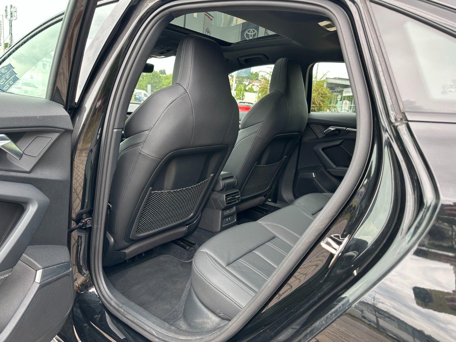 Fahrzeugabbildung Audi S3 Lim. 2.0 TFSI quattro ACC,HUD,PANO,B&O,MATRIX