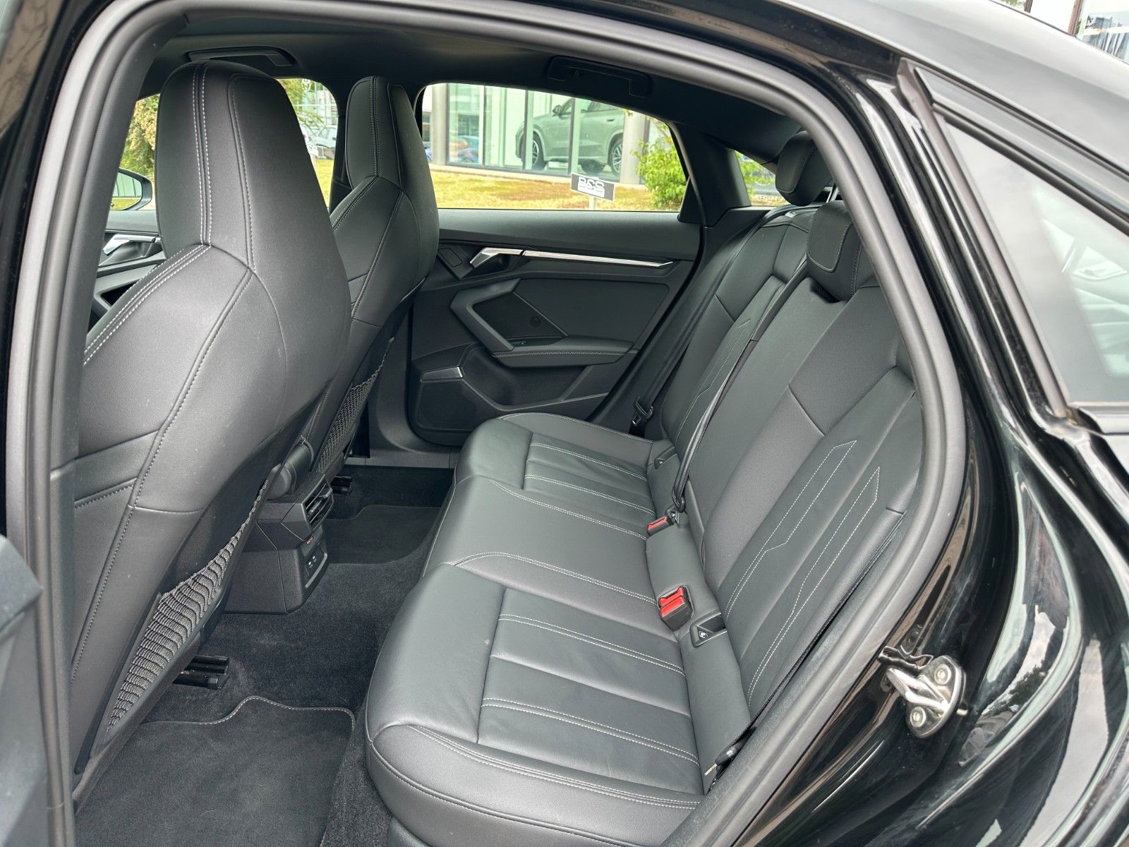 Fahrzeugabbildung Audi S3 Lim. 2.0 TFSI quattro ACC,HUD,PANO,B&O,MATRIX