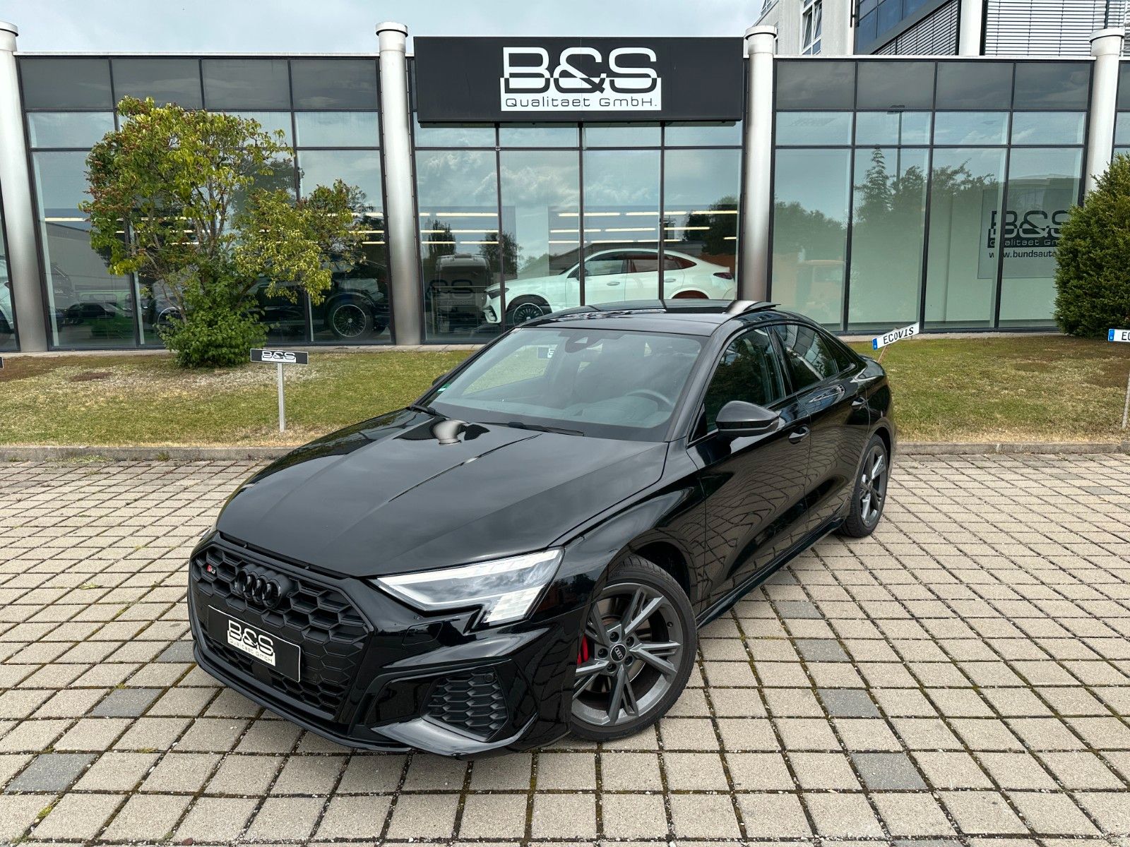 Fahrzeugabbildung Audi S3 Lim. 2.0 TFSI quattro ACC,HUD,PANO,B&O,MATRIX