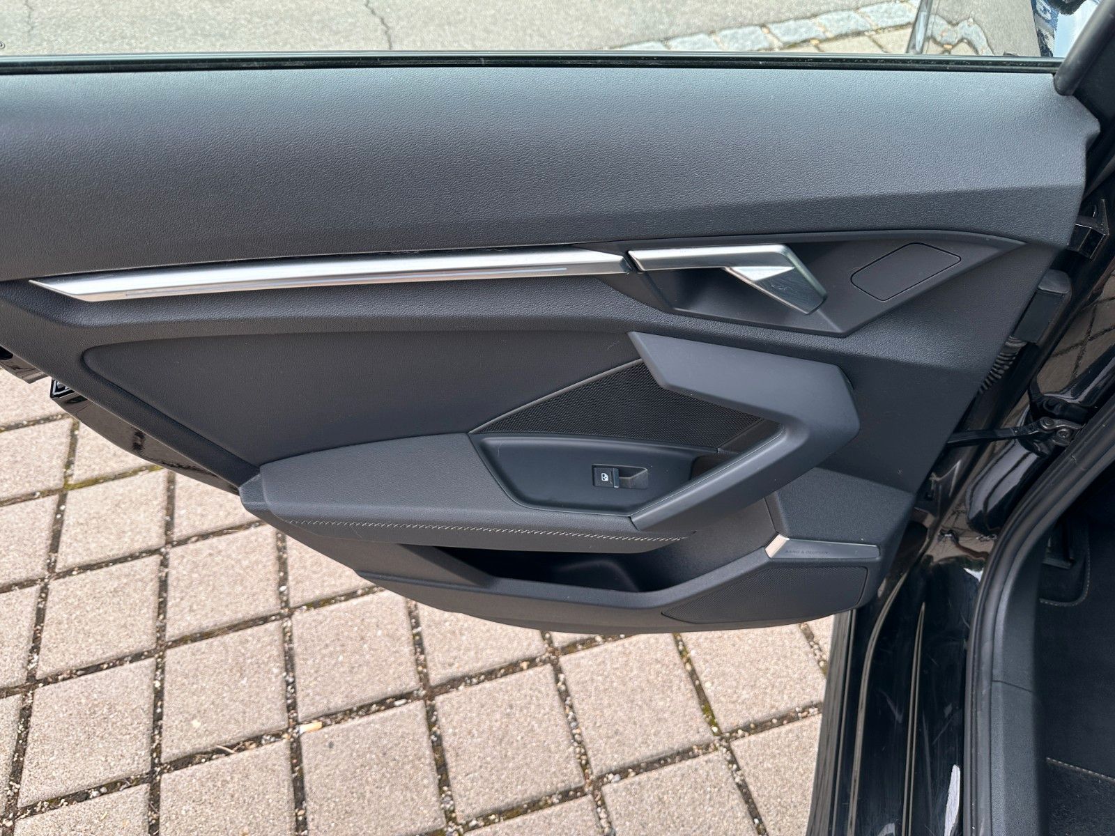Fahrzeugabbildung Audi S3 Lim. 2.0 TFSI quattro ACC,HUD,PANO,B&O,MATRIX