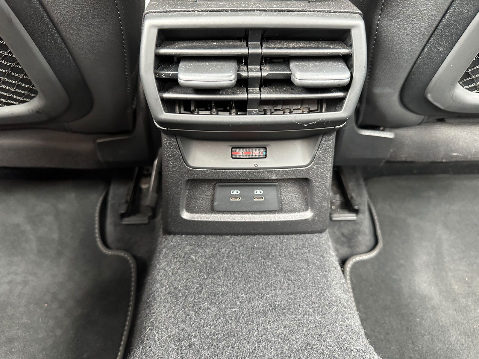 Fahrzeugabbildung Audi S3 Lim. 2.0 TFSI quattro ACC,HUD,PANO,B&O,MATRIX