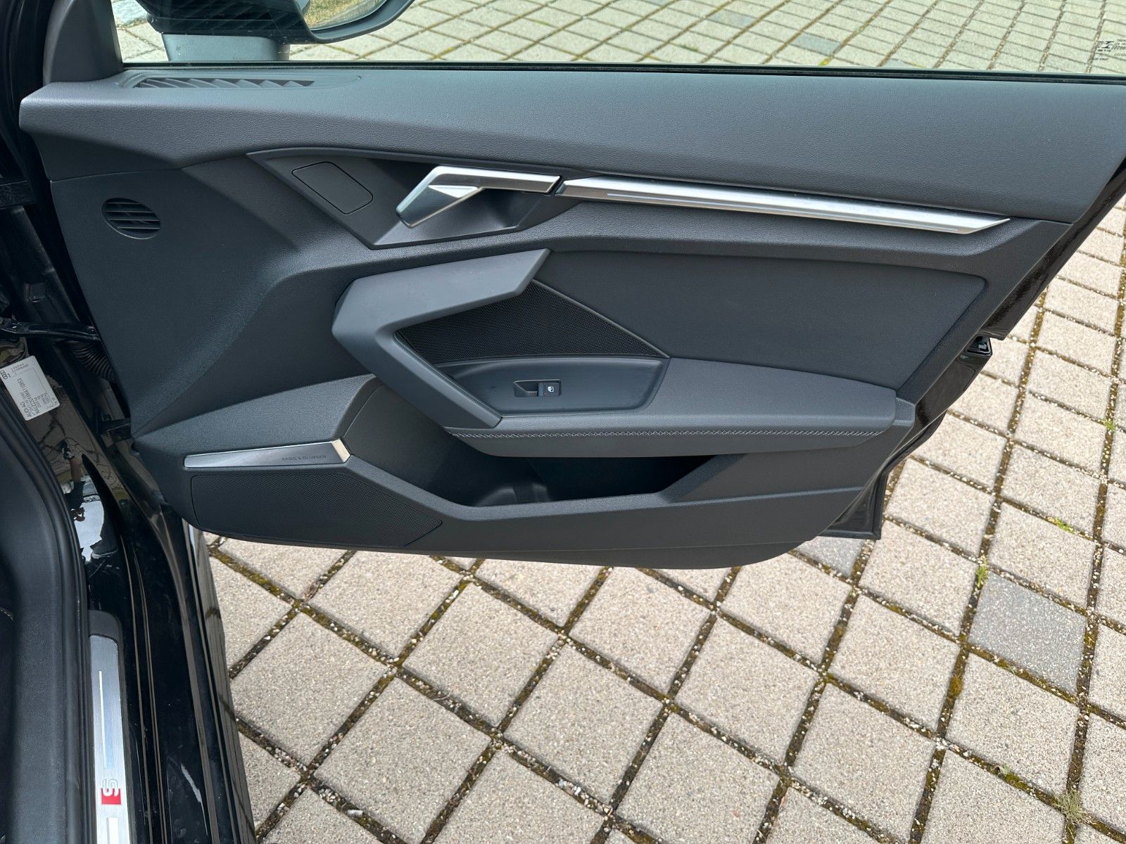 Fahrzeugabbildung Audi S3 Lim. 2.0 TFSI quattro ACC,HUD,PANO,B&O,MATRIX