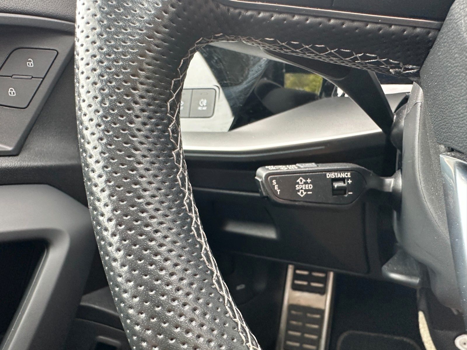 Fahrzeugabbildung Audi S3 Lim. 2.0 TFSI quattro ACC,HUD,PANO,B&O,MATRIX