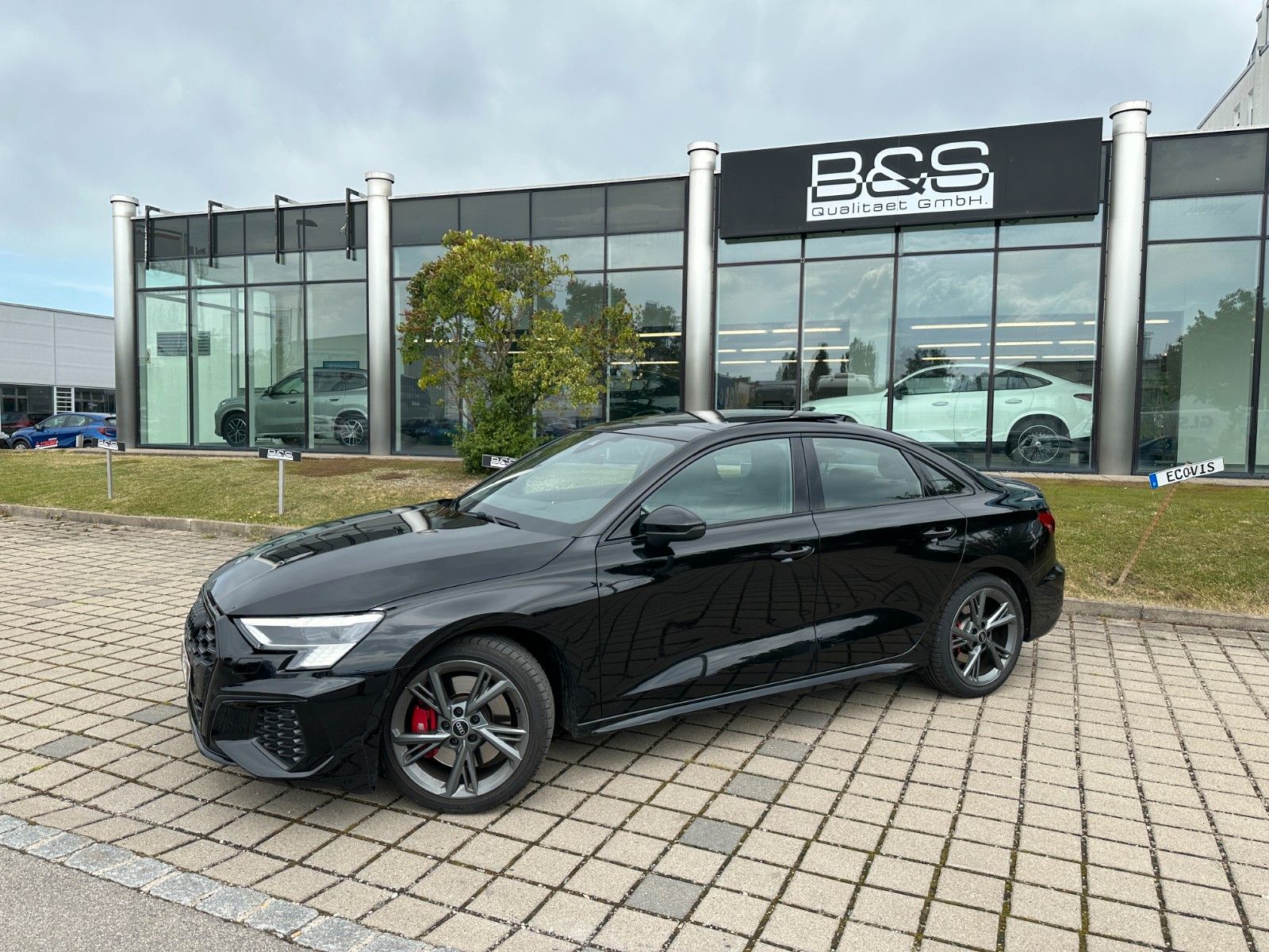 Fahrzeugabbildung Audi S3 Lim. 2.0 TFSI quattro ACC,HUD,PANO,B&O,MATRIX