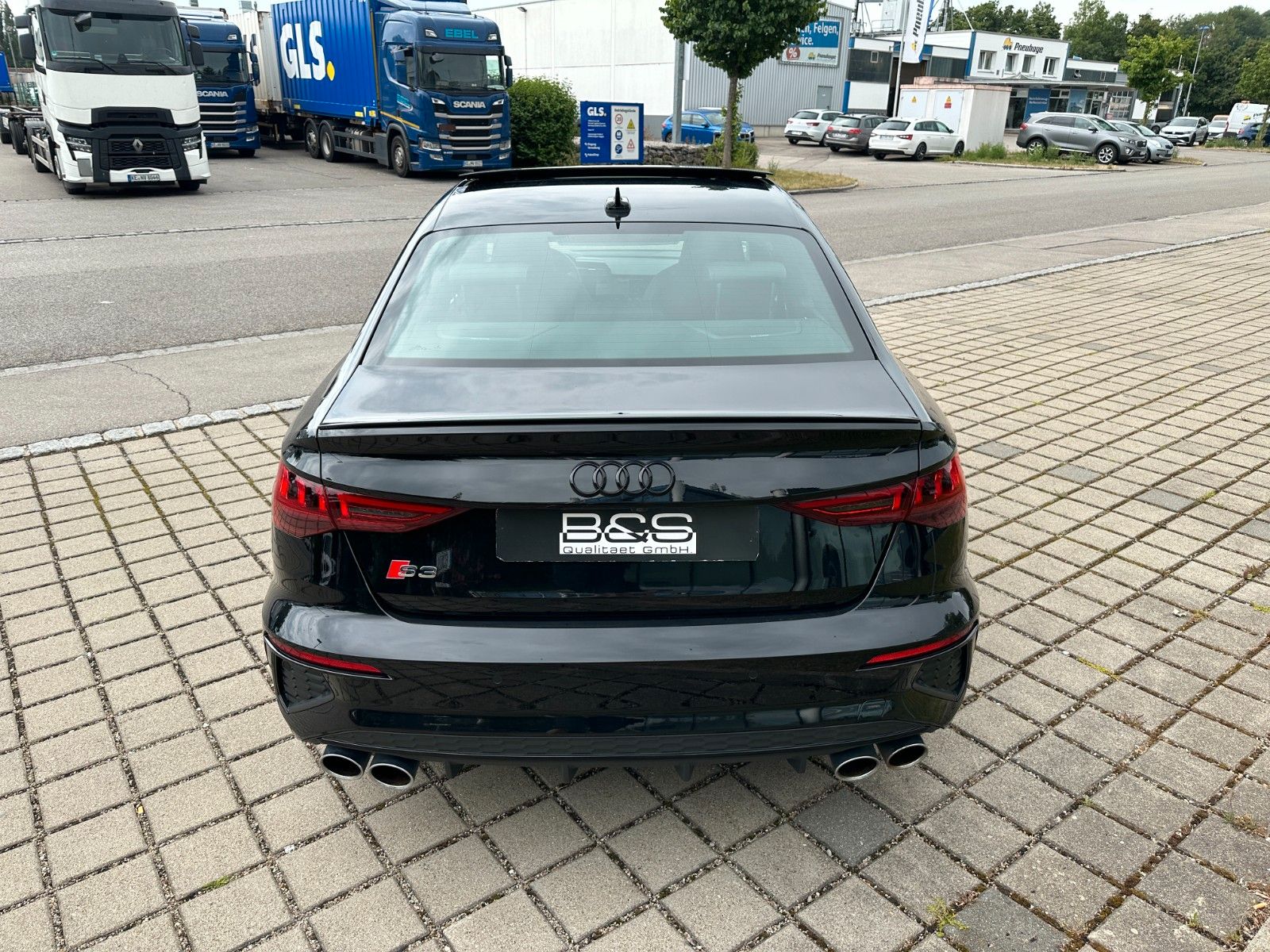 Fahrzeugabbildung Audi S3 Lim. 2.0 TFSI quattro ACC,HUD,PANO,B&O,MATRIX