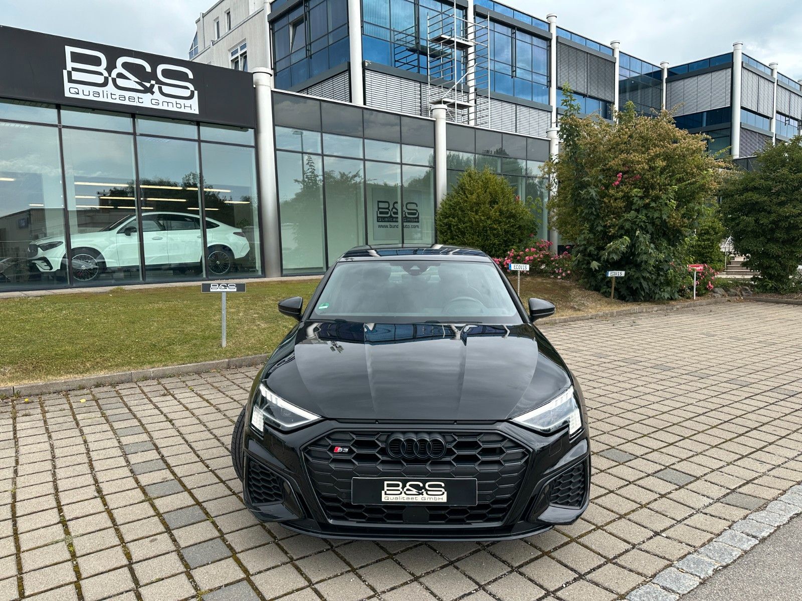 Fahrzeugabbildung Audi S3 Lim. 2.0 TFSI quattro ACC,HUD,PANO,B&O,MATRIX