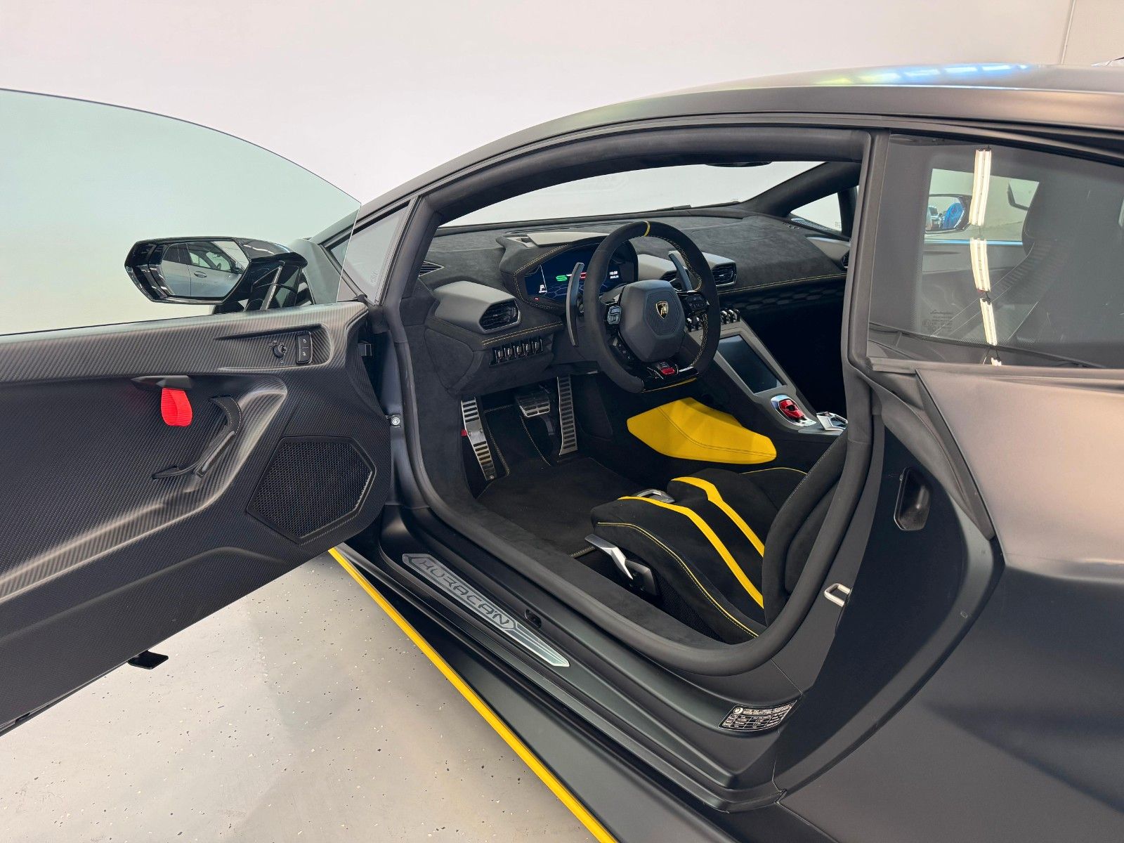 Fahrzeugabbildung Lamborghini Huracán STO Coupe,Lifting,Carbon,Kamera
