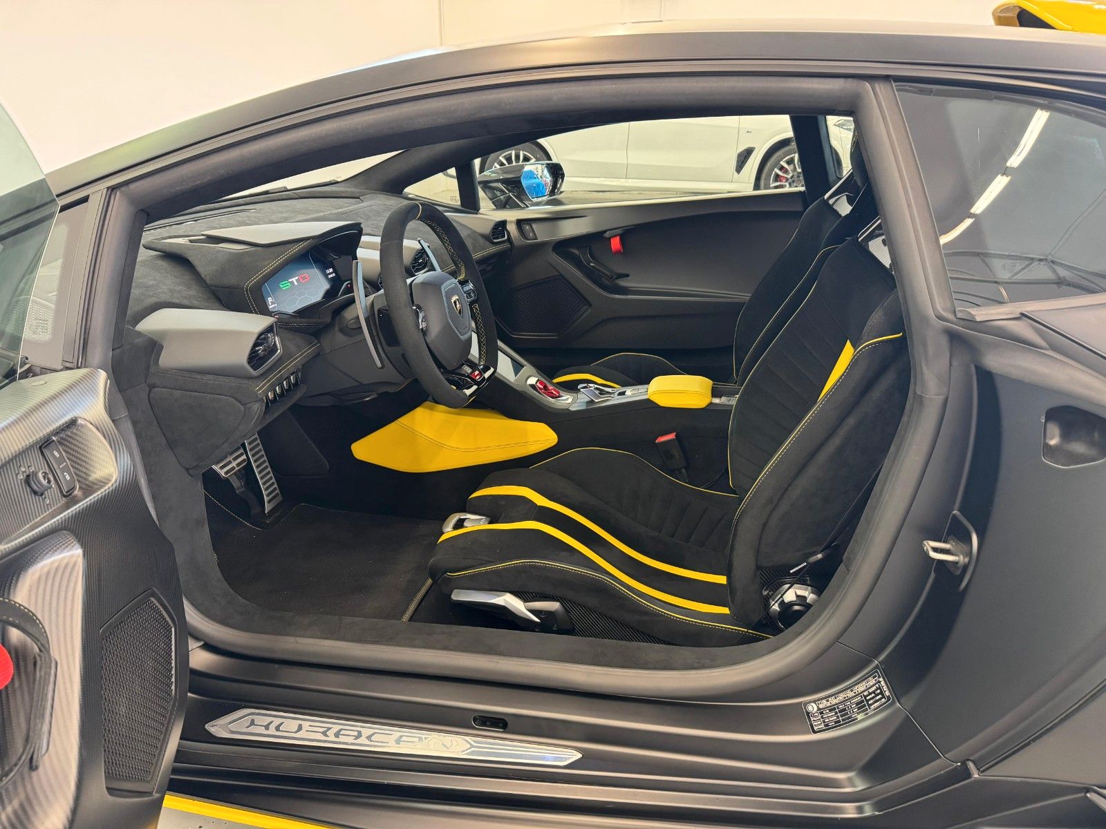 Fahrzeugabbildung Lamborghini Huracán STO Coupe,Lifting,Carbon,Kamera