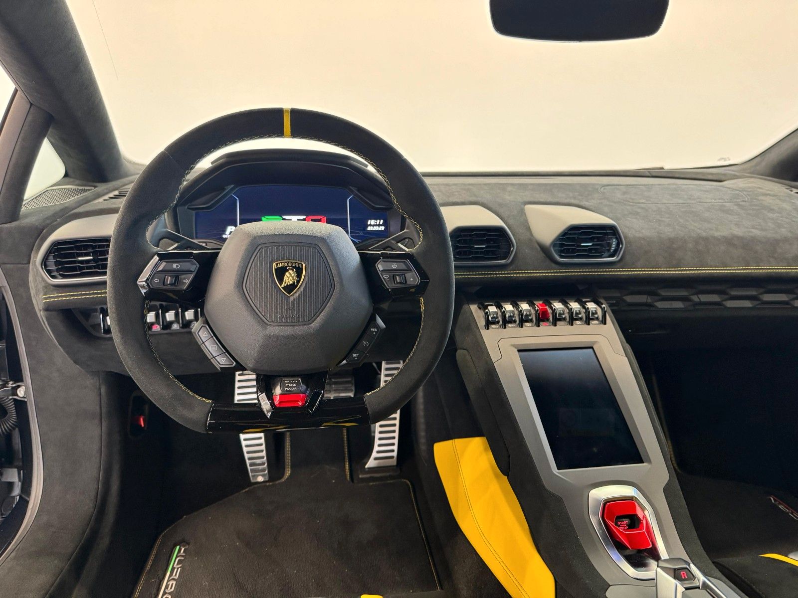 Fahrzeugabbildung Lamborghini Huracán STO Coupe,Lifting,Carbon,Kamera