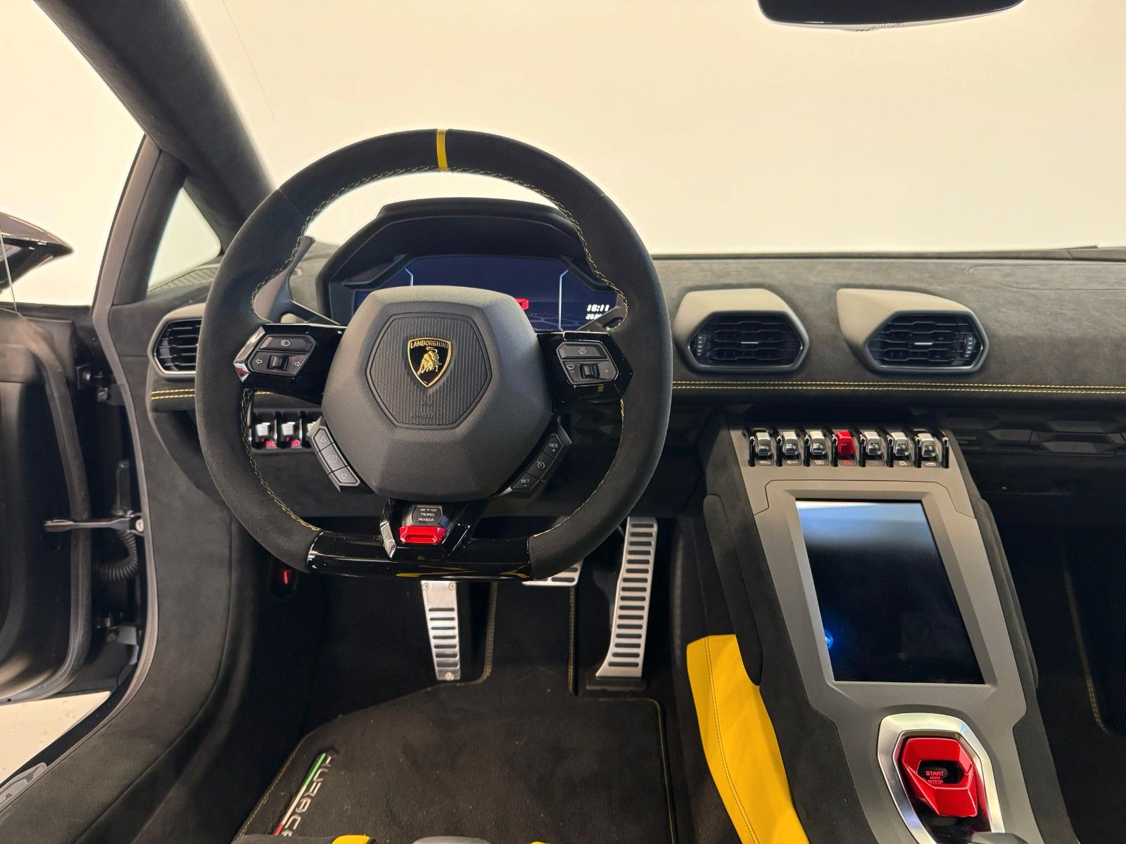 Fahrzeugabbildung Lamborghini Huracán STO Coupe,Lifting,Carbon,Kamera