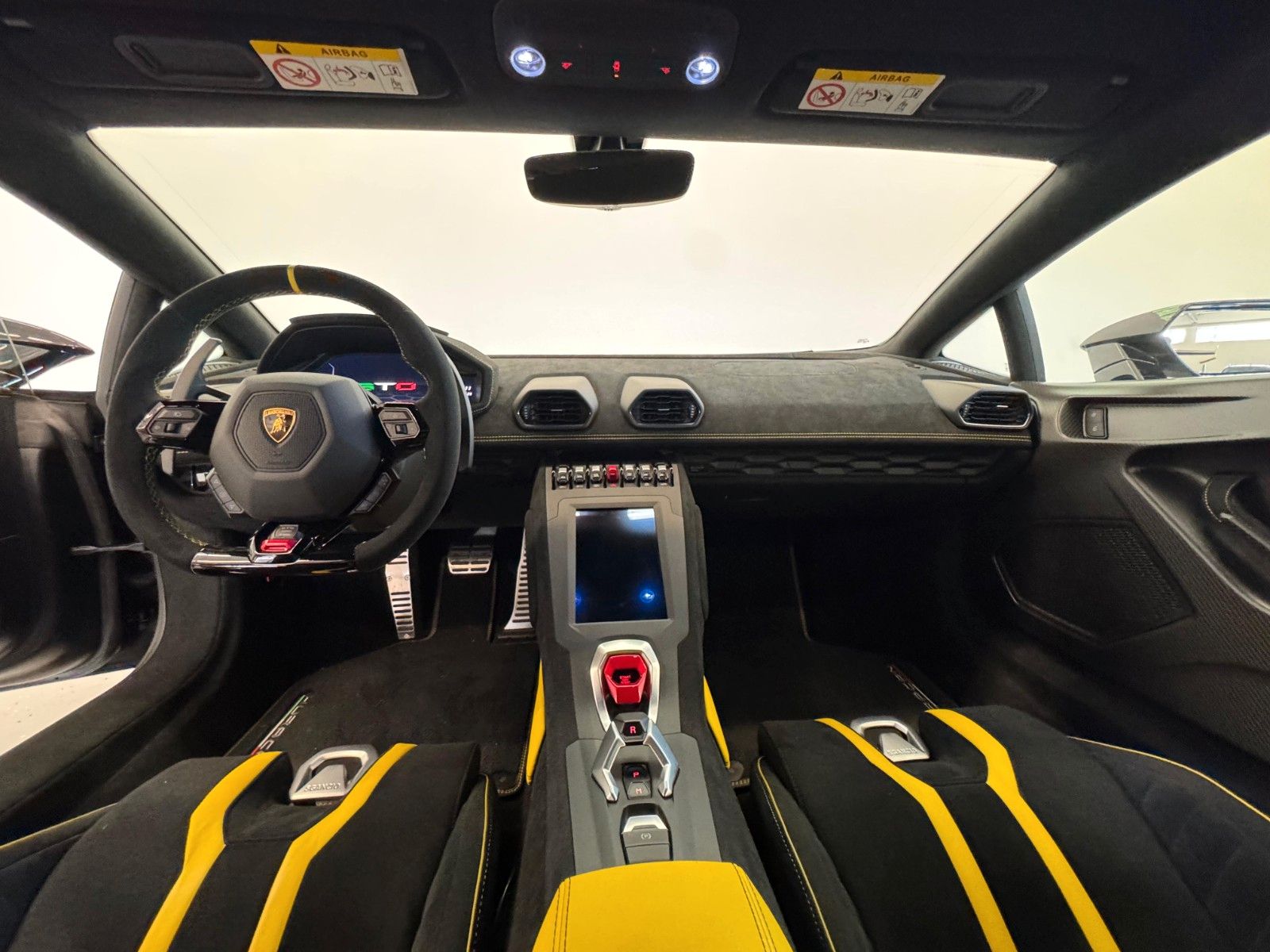 Fahrzeugabbildung Lamborghini Huracán STO Coupe,Lifting,Carbon,Kamera