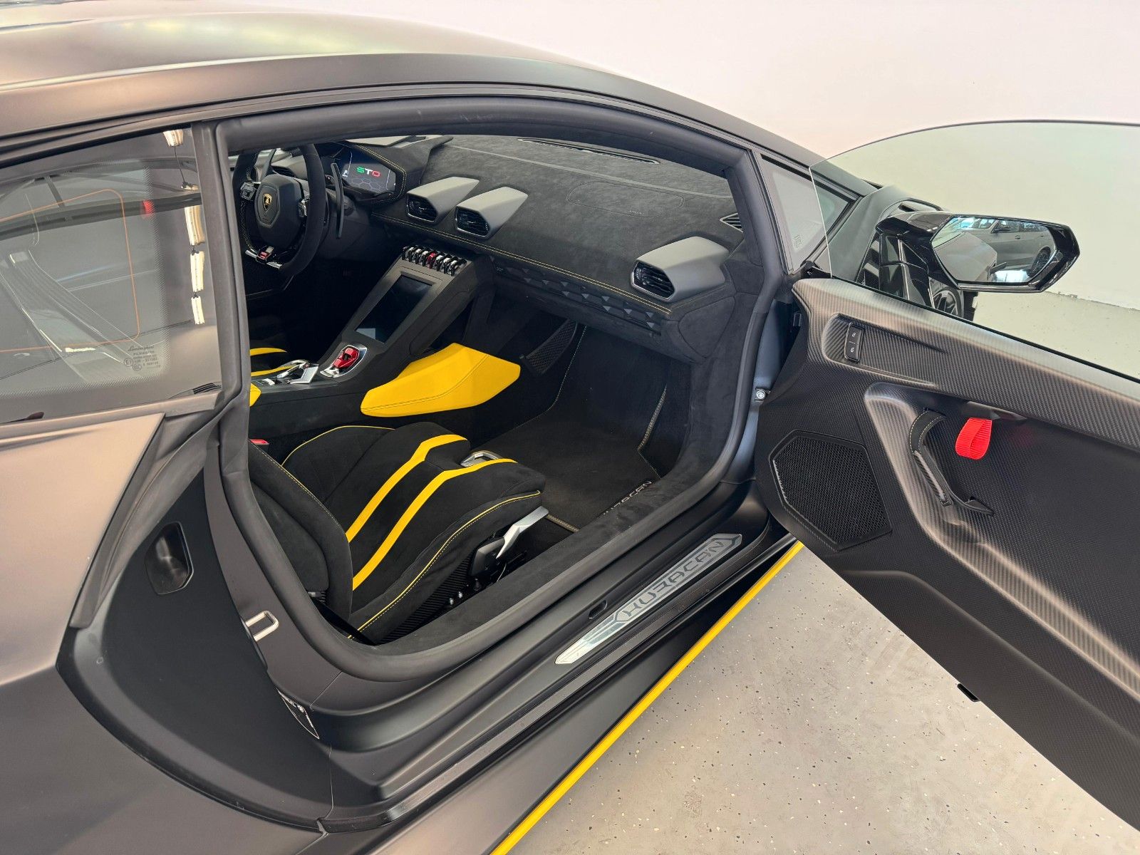 Fahrzeugabbildung Lamborghini Huracán STO Coupe,Lifting,Carbon,Kamera