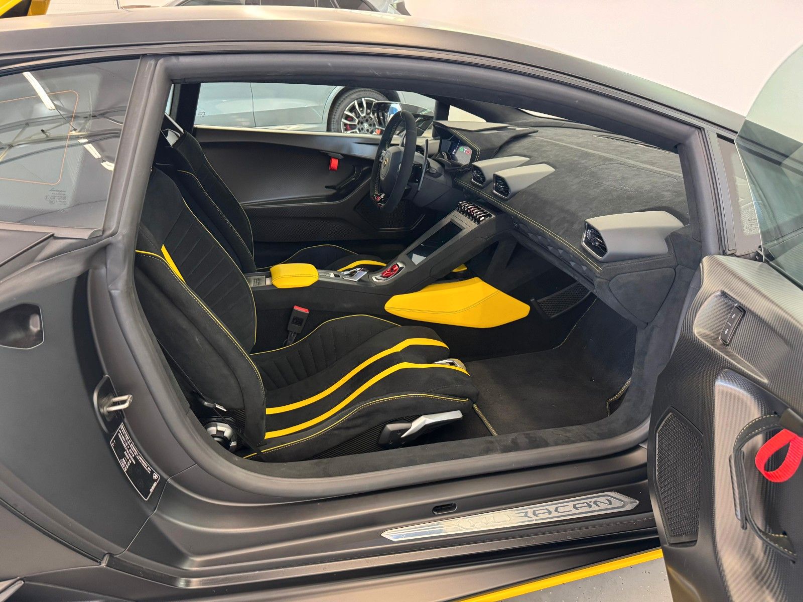 Fahrzeugabbildung Lamborghini Huracán STO Coupe,Lifting,Carbon,Kamera