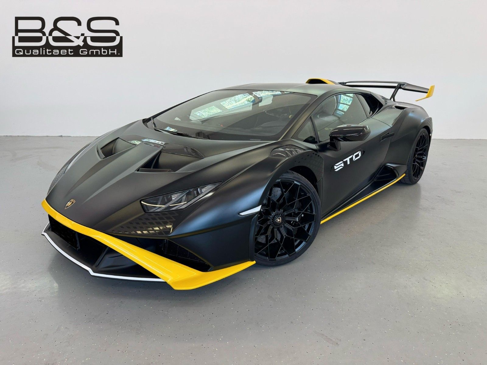 Fahrzeugabbildung Lamborghini Huracán STO Coupe,Lifting,Carbon,Kamera