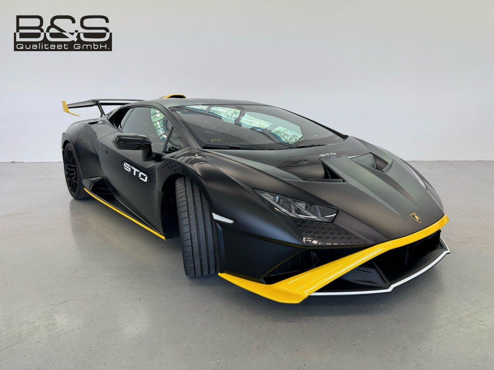 Fahrzeugabbildung Lamborghini Huracán STO Coupe,Lifting,Carbon,Kamera