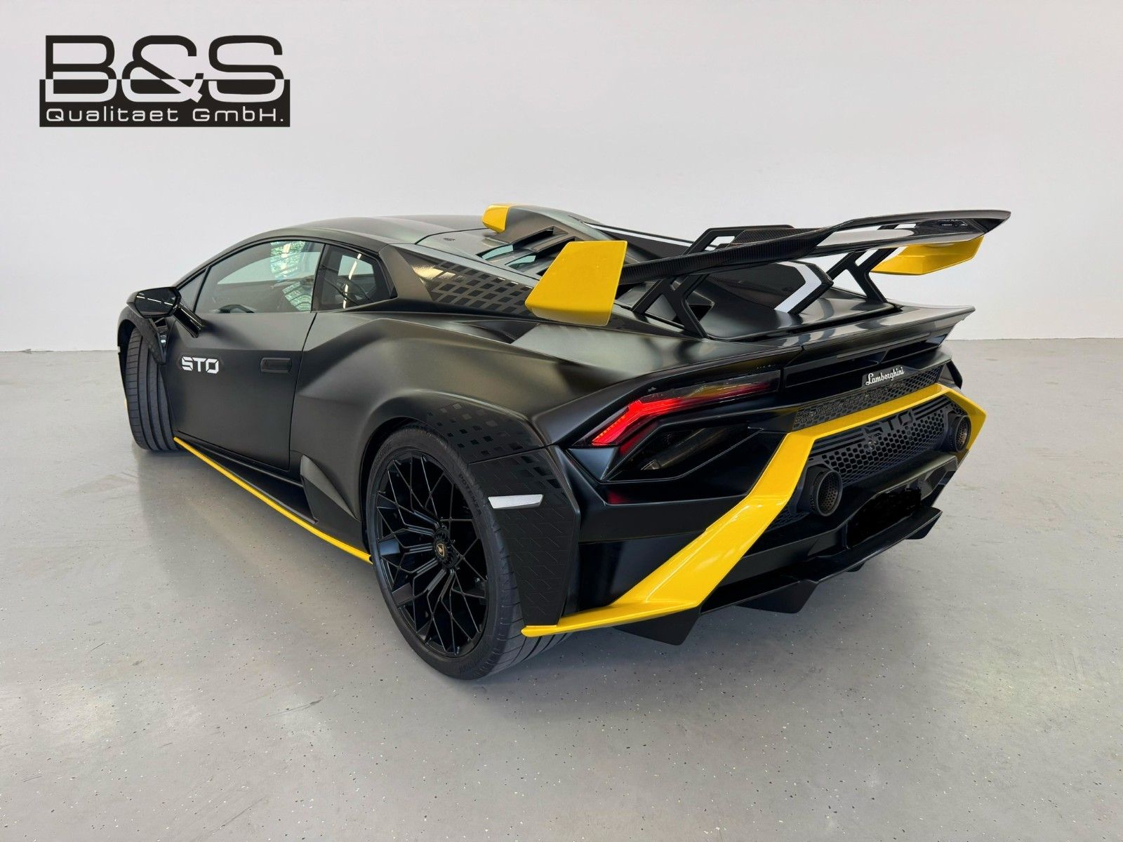 Fahrzeugabbildung Lamborghini Huracán STO Coupe,Lifting,Carbon,Kamera