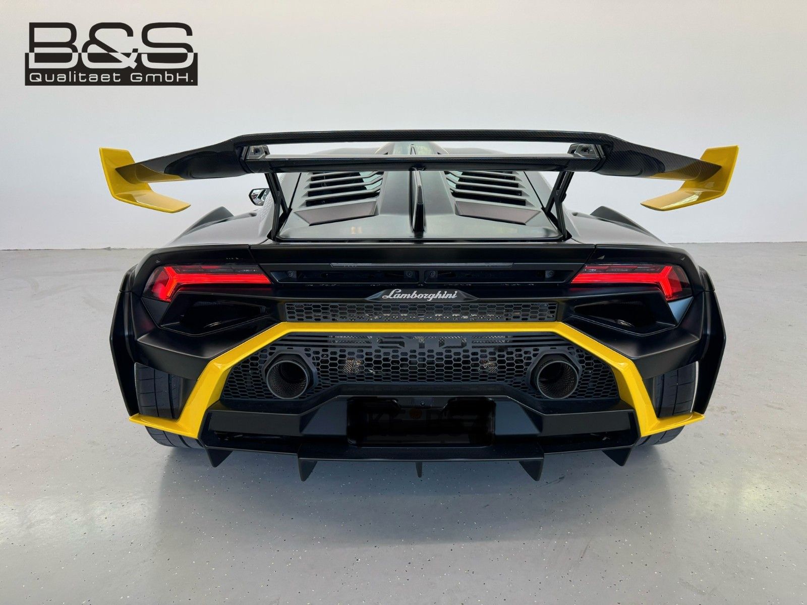 Fahrzeugabbildung Lamborghini Huracán STO Coupe,Lifting,Carbon,Kamera