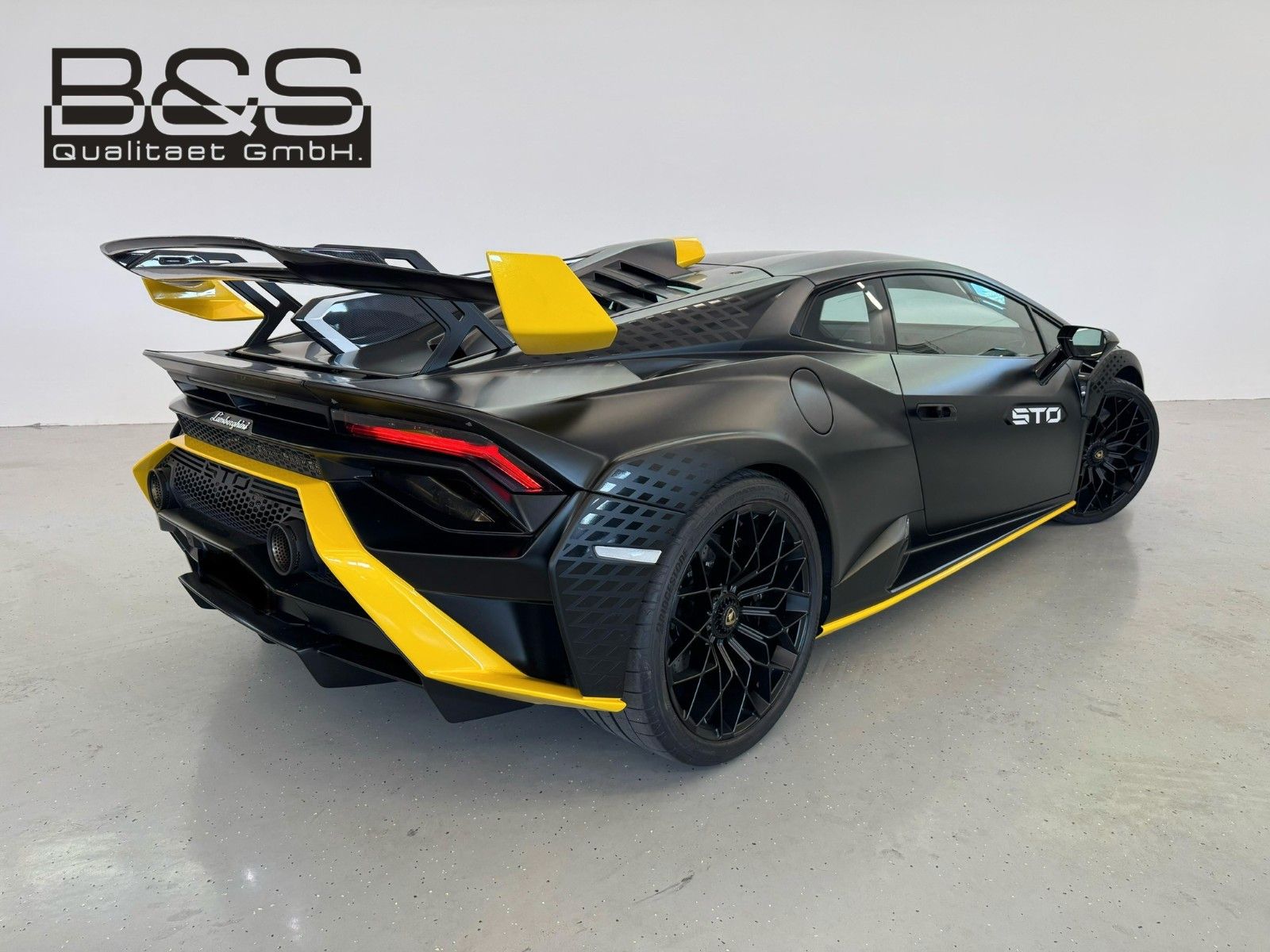 Fahrzeugabbildung Lamborghini Huracán STO Coupe,Lifting,Carbon,Kamera