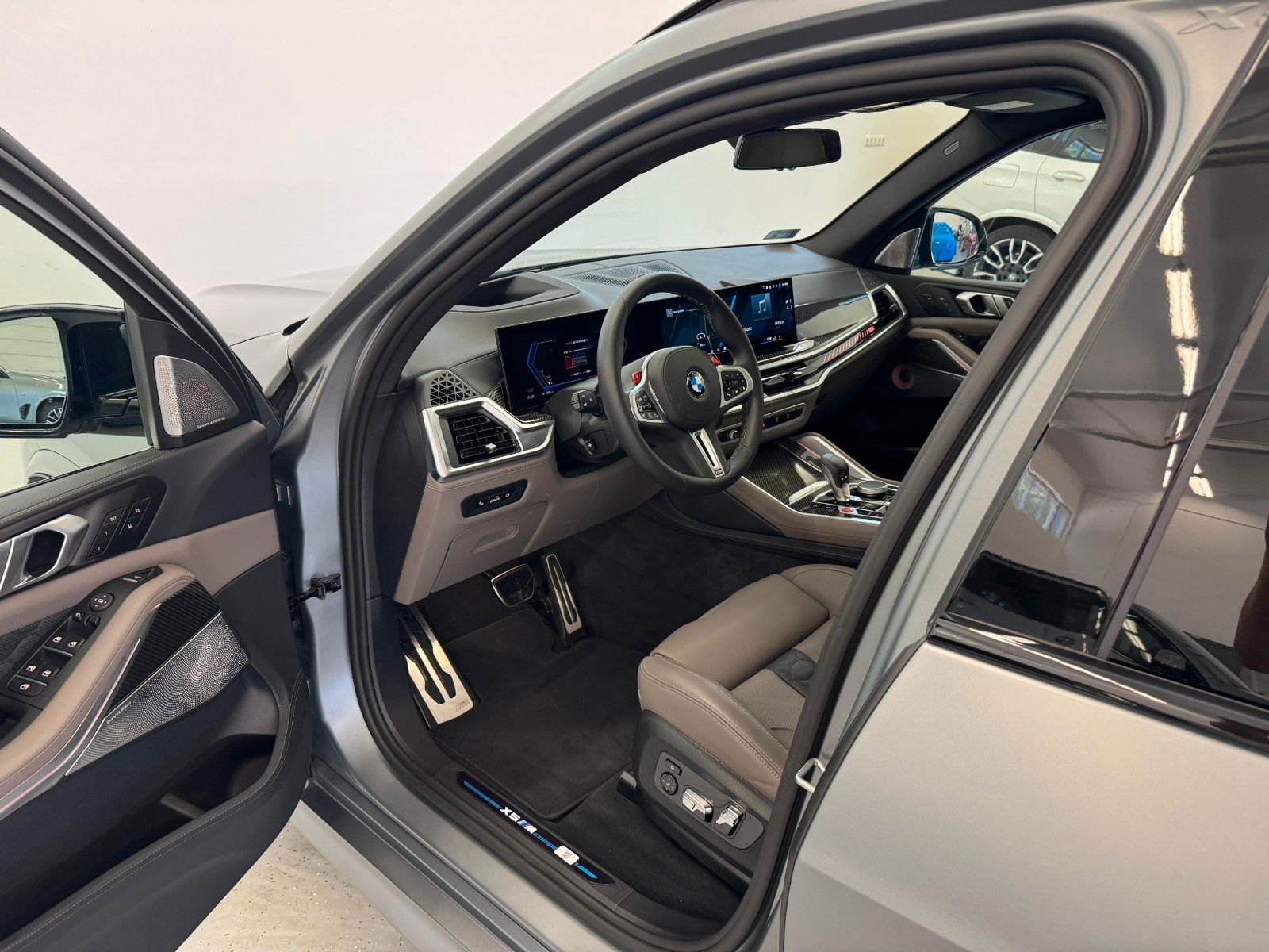 Fahrzeugabbildung BMW X5 M Competition ACC,HUD,SKYL,B&W,SOFTCL,MASSAGE