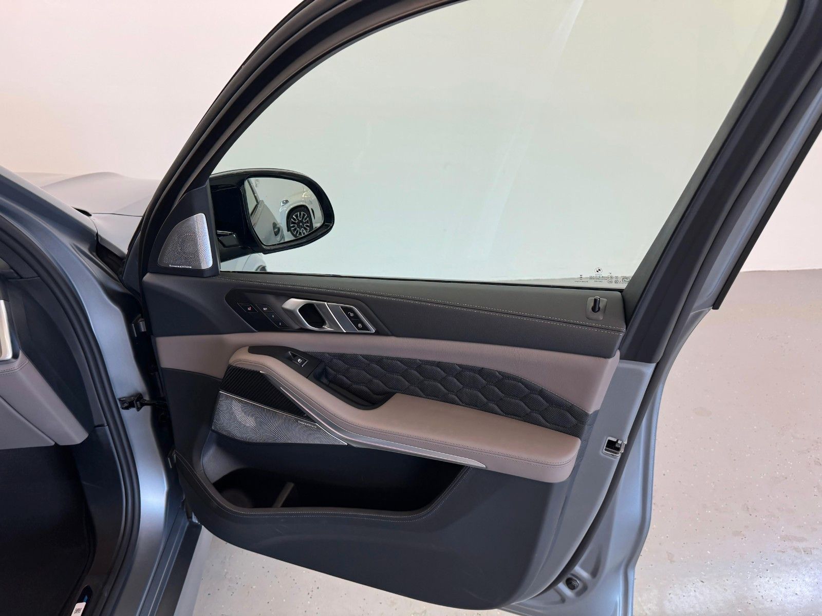 Fahrzeugabbildung BMW X5 M Competition ACC,HUD,SKYL,B&W,SOFTCL,MASSAGE
