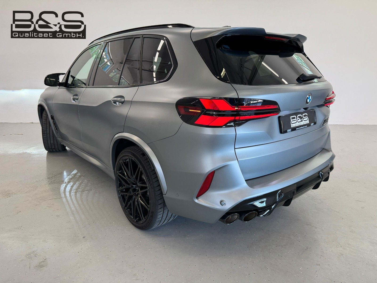 Fahrzeugabbildung BMW X5 M Competition ACC,HUD,SKYL,B&W,SOFTCL,MASSAGE