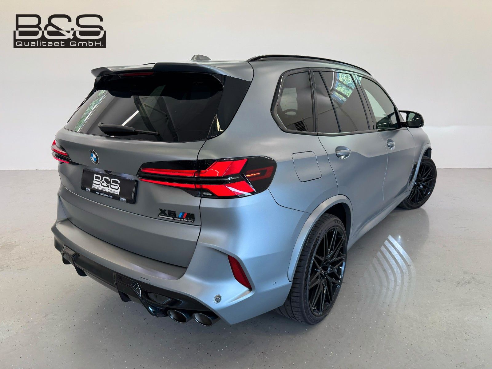 Fahrzeugabbildung BMW X5 M Competition ACC,HUD,SKYL,B&W,SOFTCL,MASSAGE