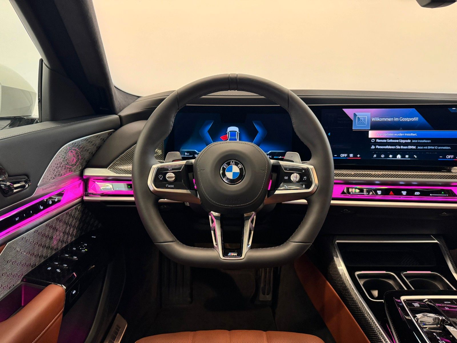 Fahrzeugabbildung BMW 740d xDriveMSport ACC,HUD,SKYL,B&W,SOFTC,LUFT,TV