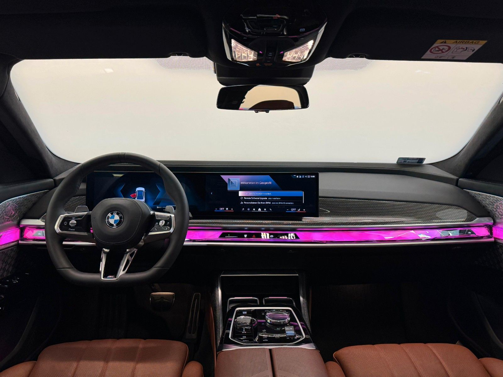 Fahrzeugabbildung BMW 740d xDriveMSport ACC,HUD,SKYL,B&W,SOFTC,LUFT,TV
