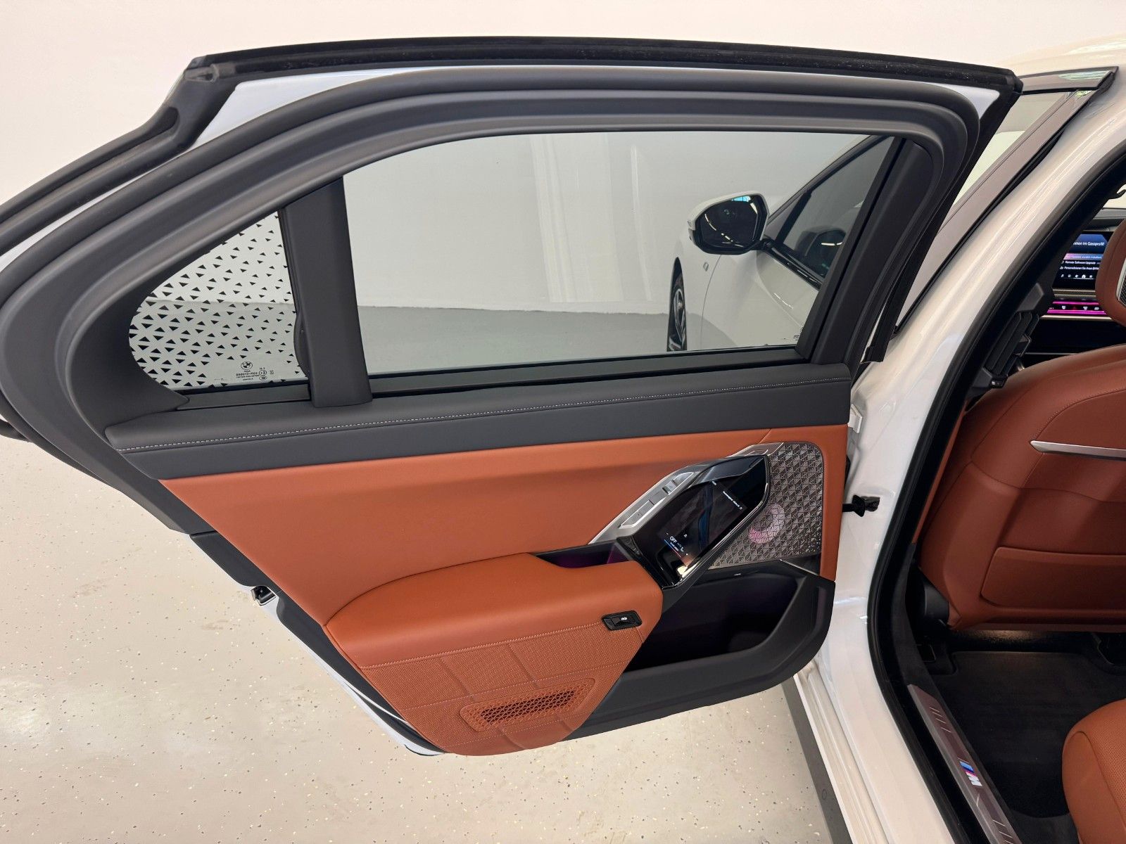 Fahrzeugabbildung BMW 740d xDriveMSport ACC,HUD,SKYL,B&W,SOFTC,LUFT,TV
