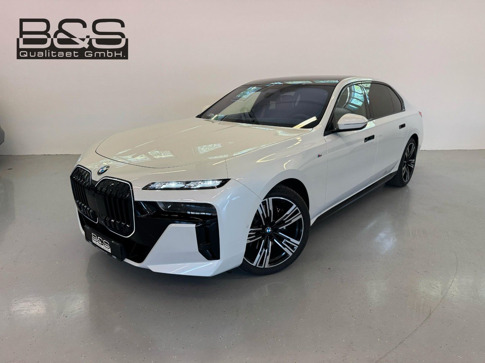 Fahrzeugabbildung BMW 740d xDriveMSport ACC,HUD,SKYL,B&W,SOFTC,LUFT,TV