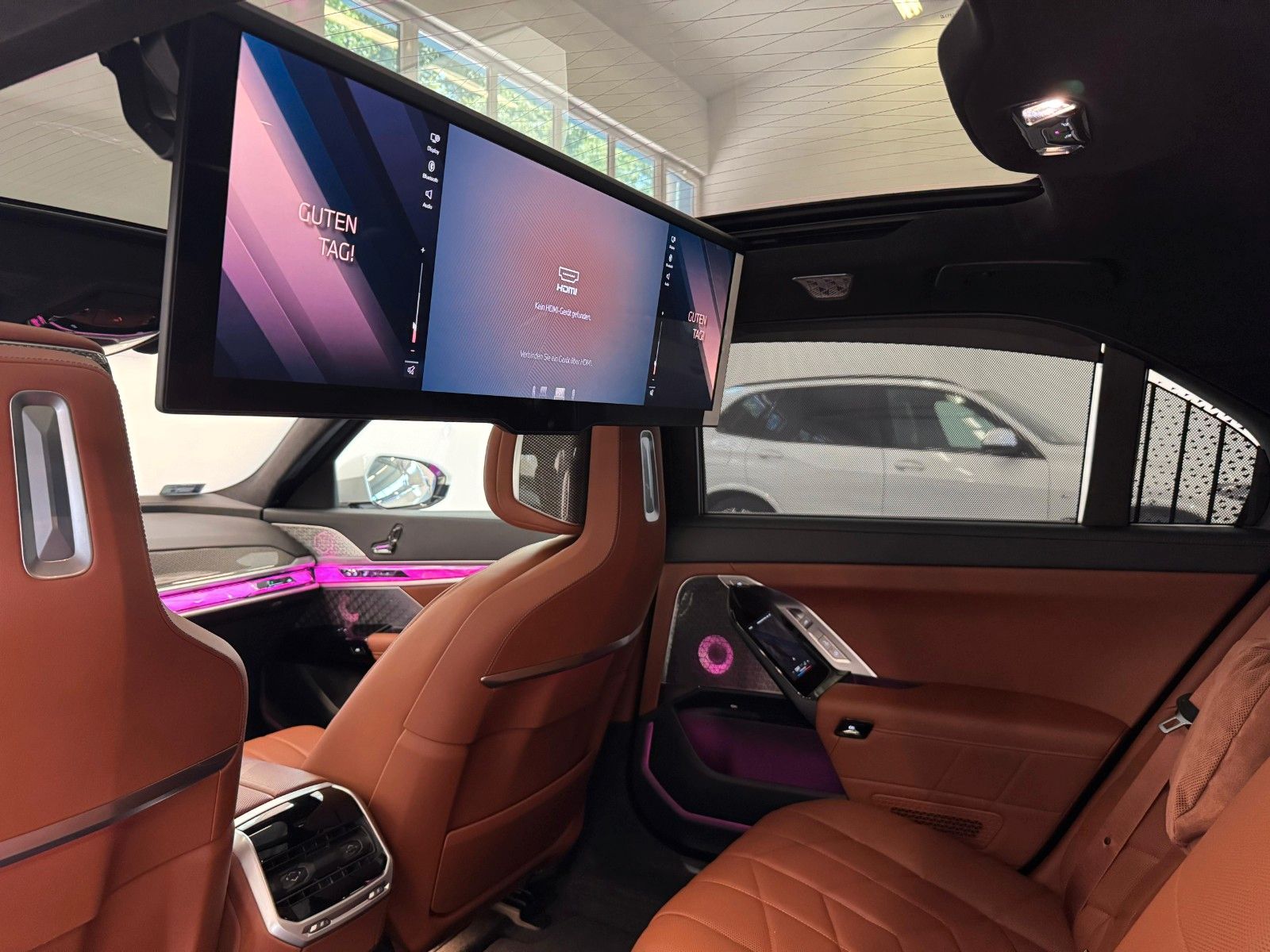 Fahrzeugabbildung BMW 740d xDriveMSport ACC,HUD,SKYL,B&W,SOFTC,LUFT,TV