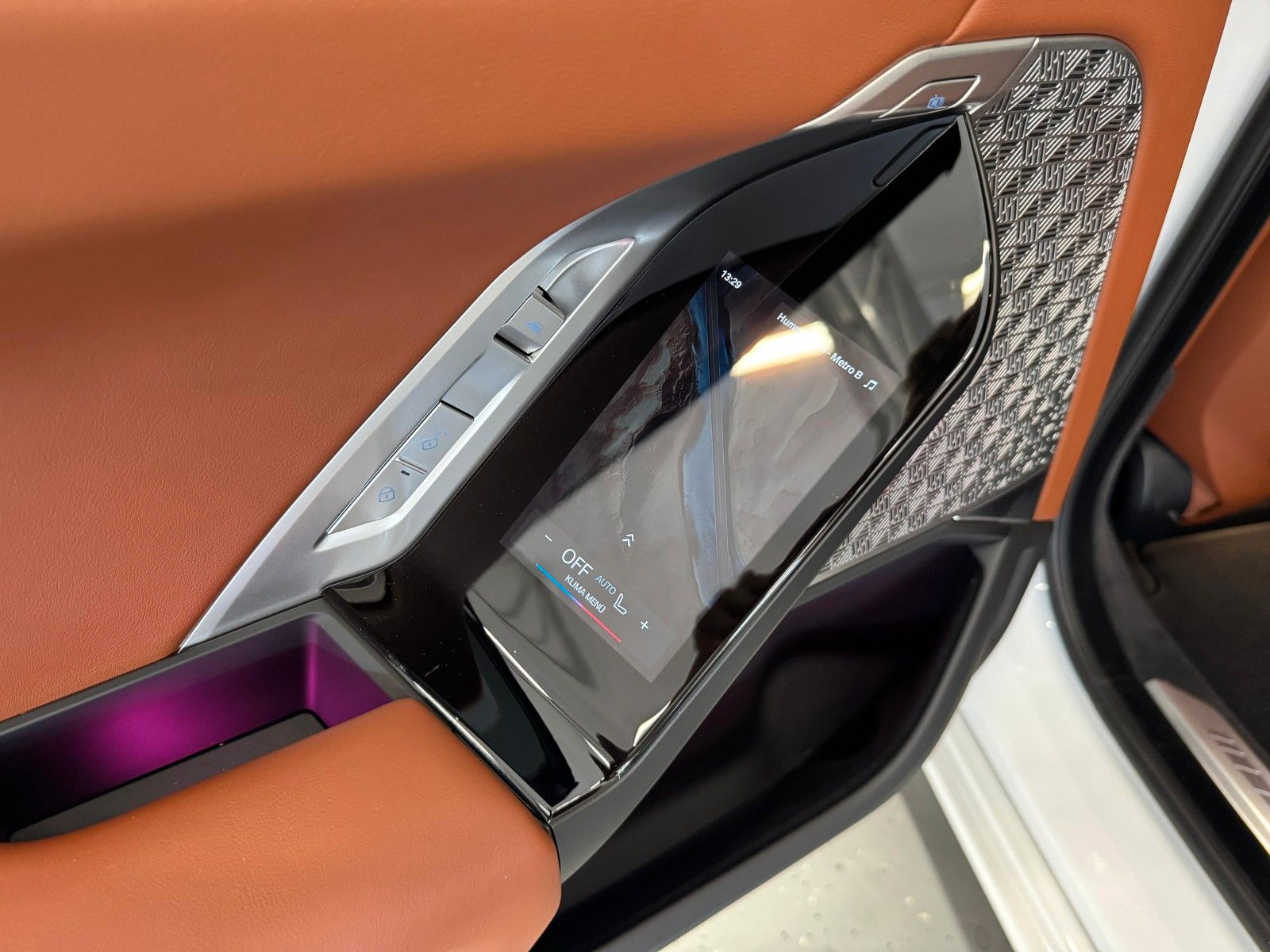 Fahrzeugabbildung BMW 740d xDriveMSport ACC,HUD,SKYL,B&W,SOFTC,LUFT,TV