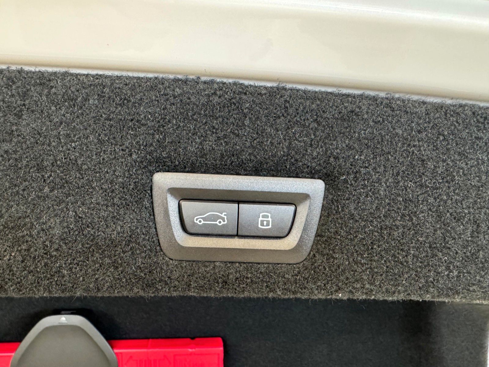 Fahrzeugabbildung BMW 740d xDriveMSport ACC,HUD,SKYL,B&W,SOFTC,LUFT,TV