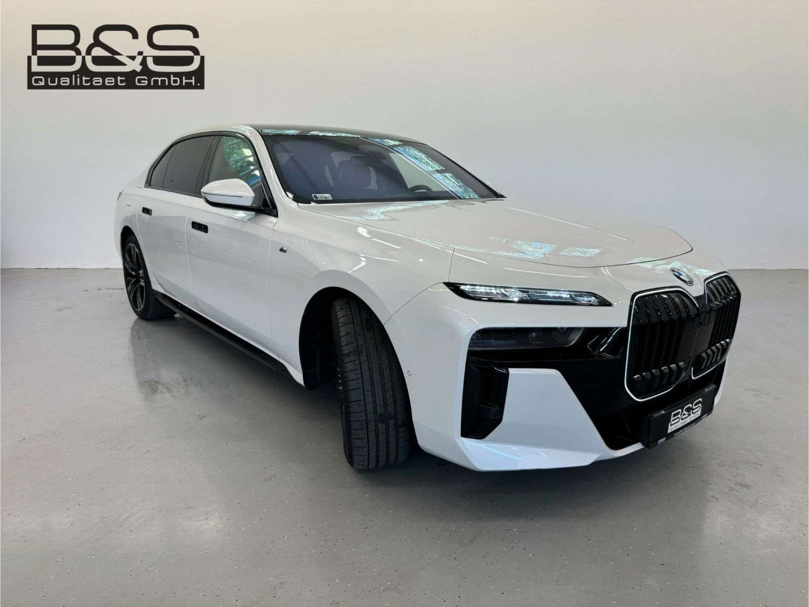Fahrzeugabbildung BMW 740d xDriveMSport ACC,HUD,SKYL,B&W,SOFTC,LUFT,TV