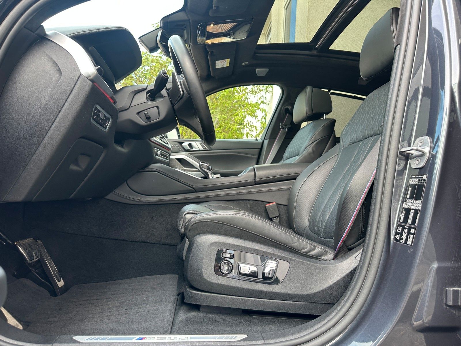 Fahrzeugabbildung BMW X6 M50d,ACC,HUD,SKYL,LASER,B&W,AHK,22",SOFTCL
