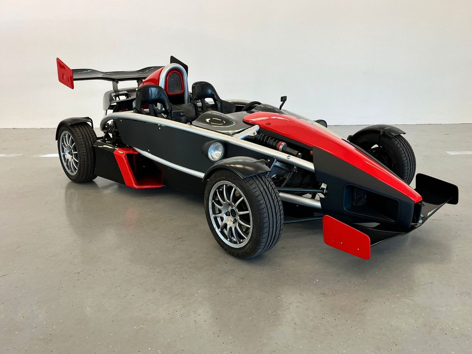Fahrzeugabbildung Ariel Atom